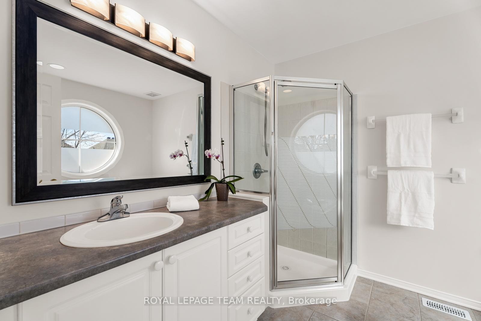 Photo 20 of 126 Cresthaven Drive, Ottawa, Barrhaven East — HOMEH
