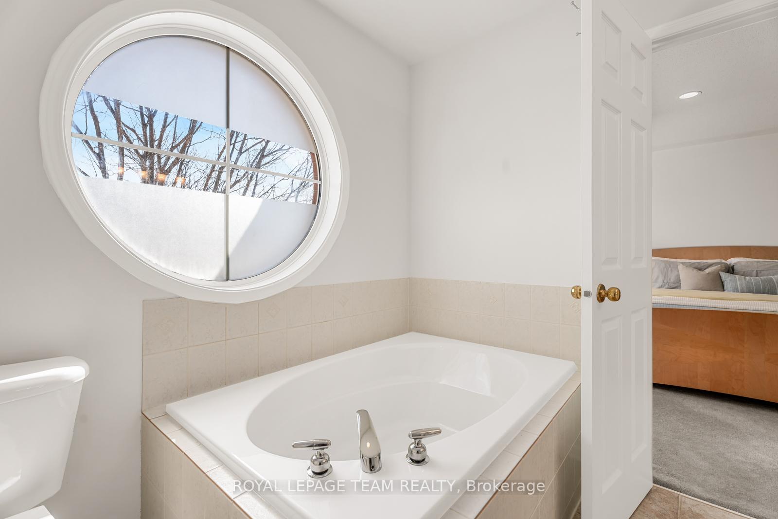 Photo 21 of 126 Cresthaven Drive, Ottawa, Barrhaven East — HOMEH