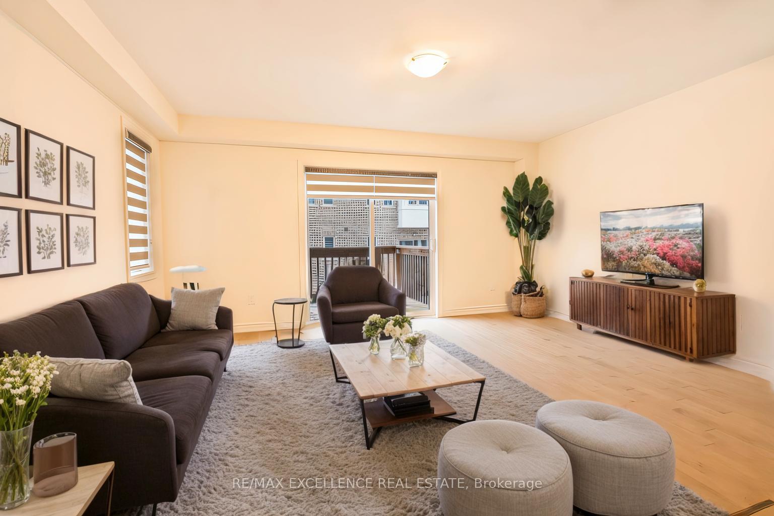 Photo 2 of 3954 Thomas Alton Boulevard, Burlington, Alton — HOMEH