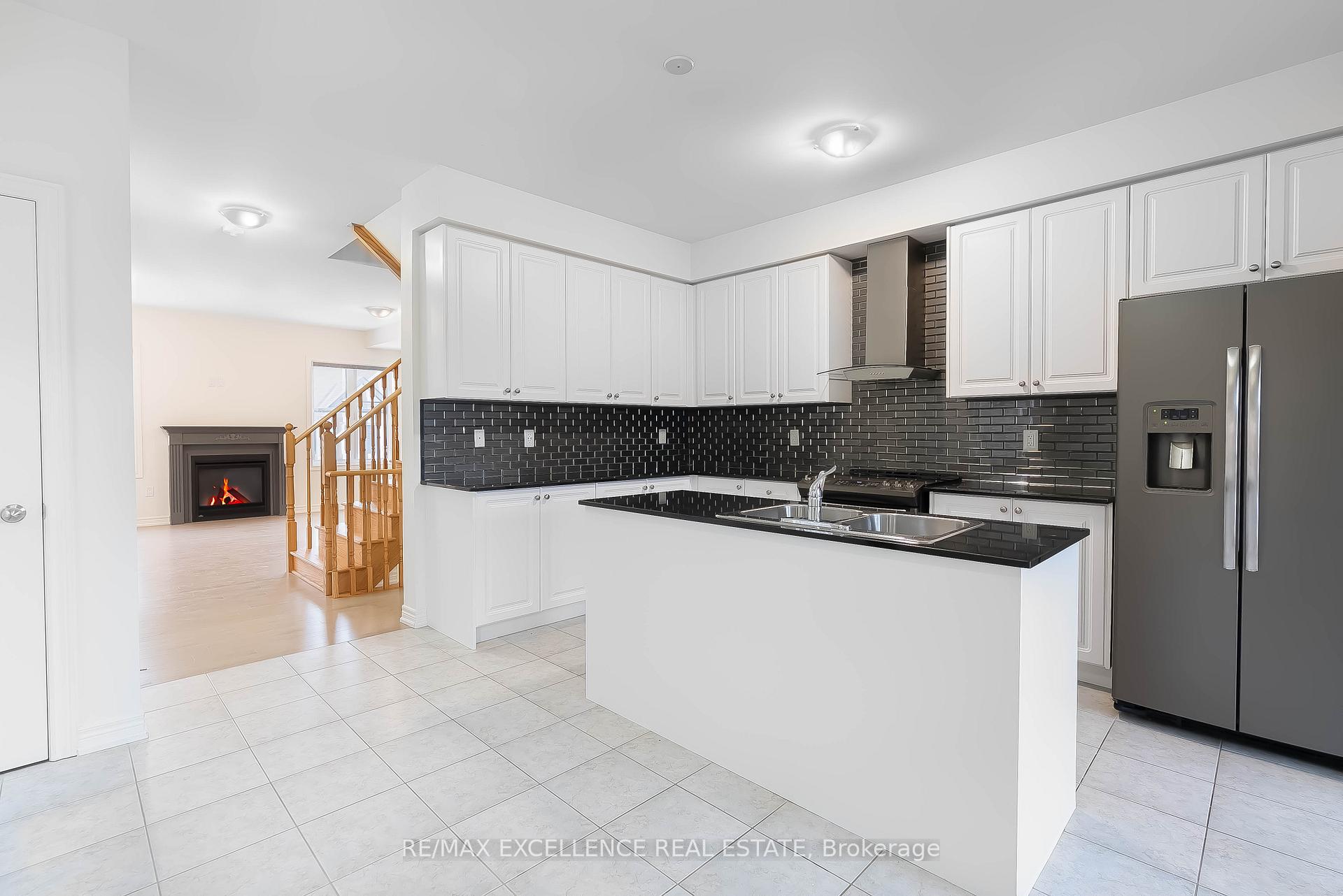 Photo 6 of 3954 Thomas Alton Boulevard, Burlington, Alton — HOMEH