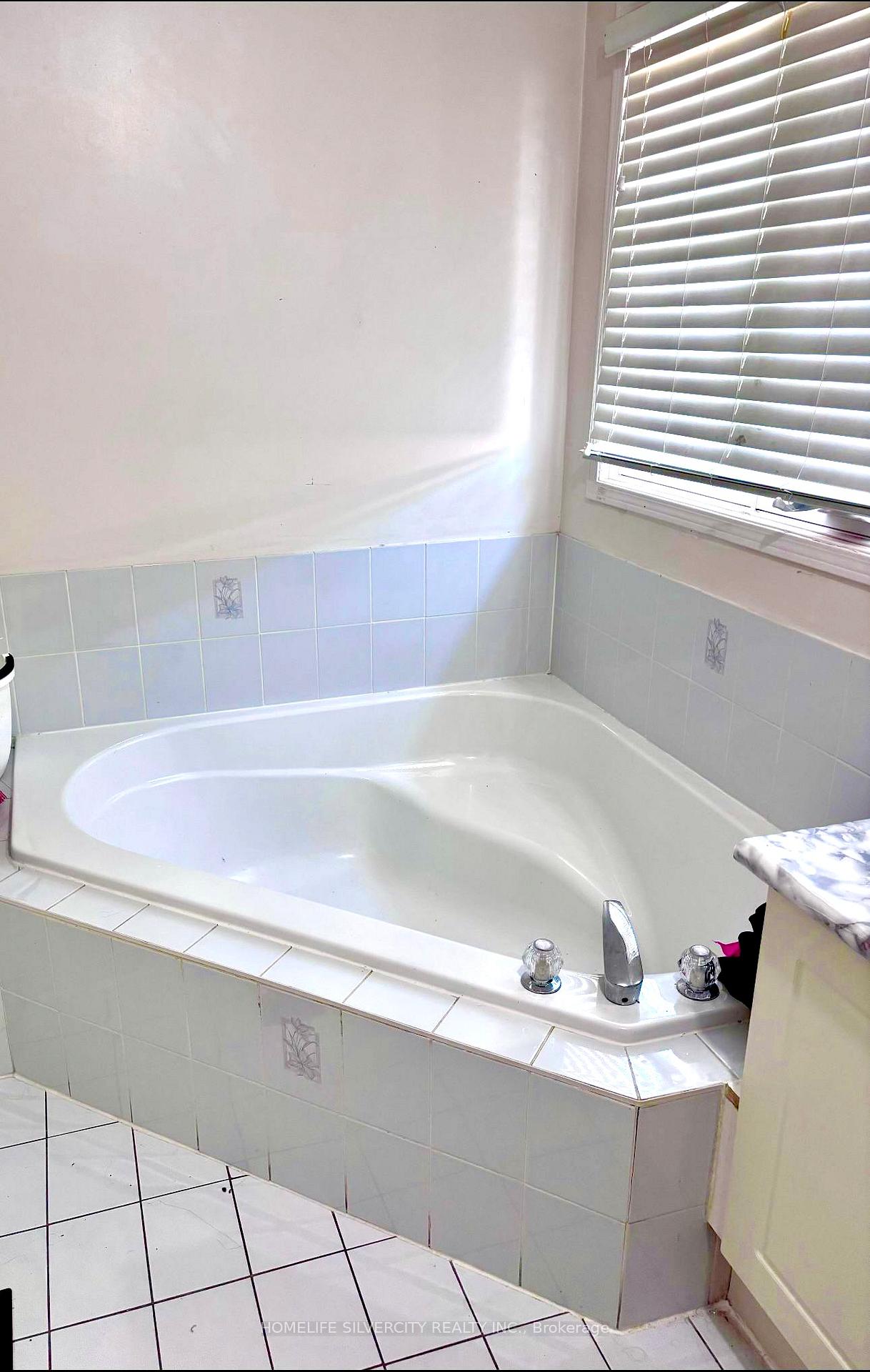 Photo 22 of 88 Tumbleweed Trail, Brampton, Fletcher's Creek South — HOMEH