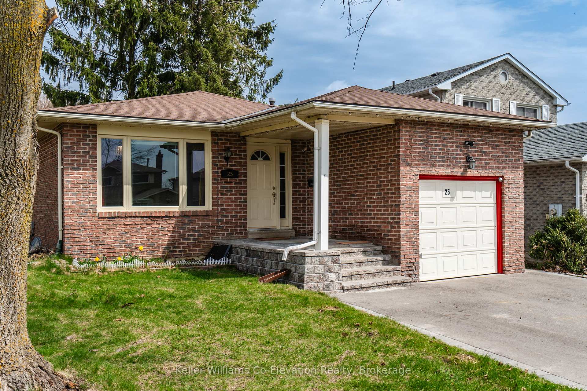Photo 1 of 25 Fox Run, Barrie, Letitia Heights — HOMEH