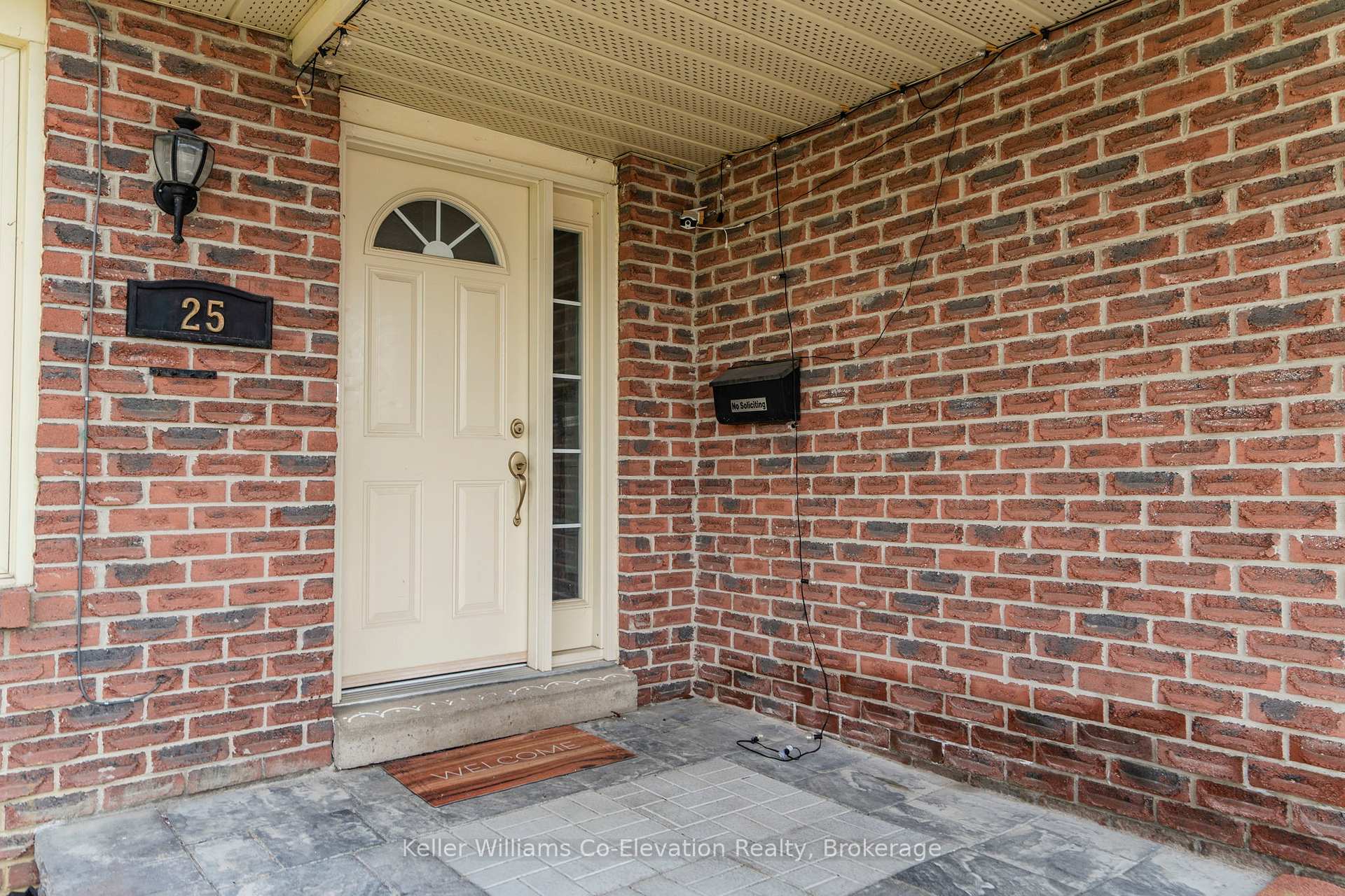 Photo 5 of 25 Fox Run, Barrie, Letitia Heights — HOMEH