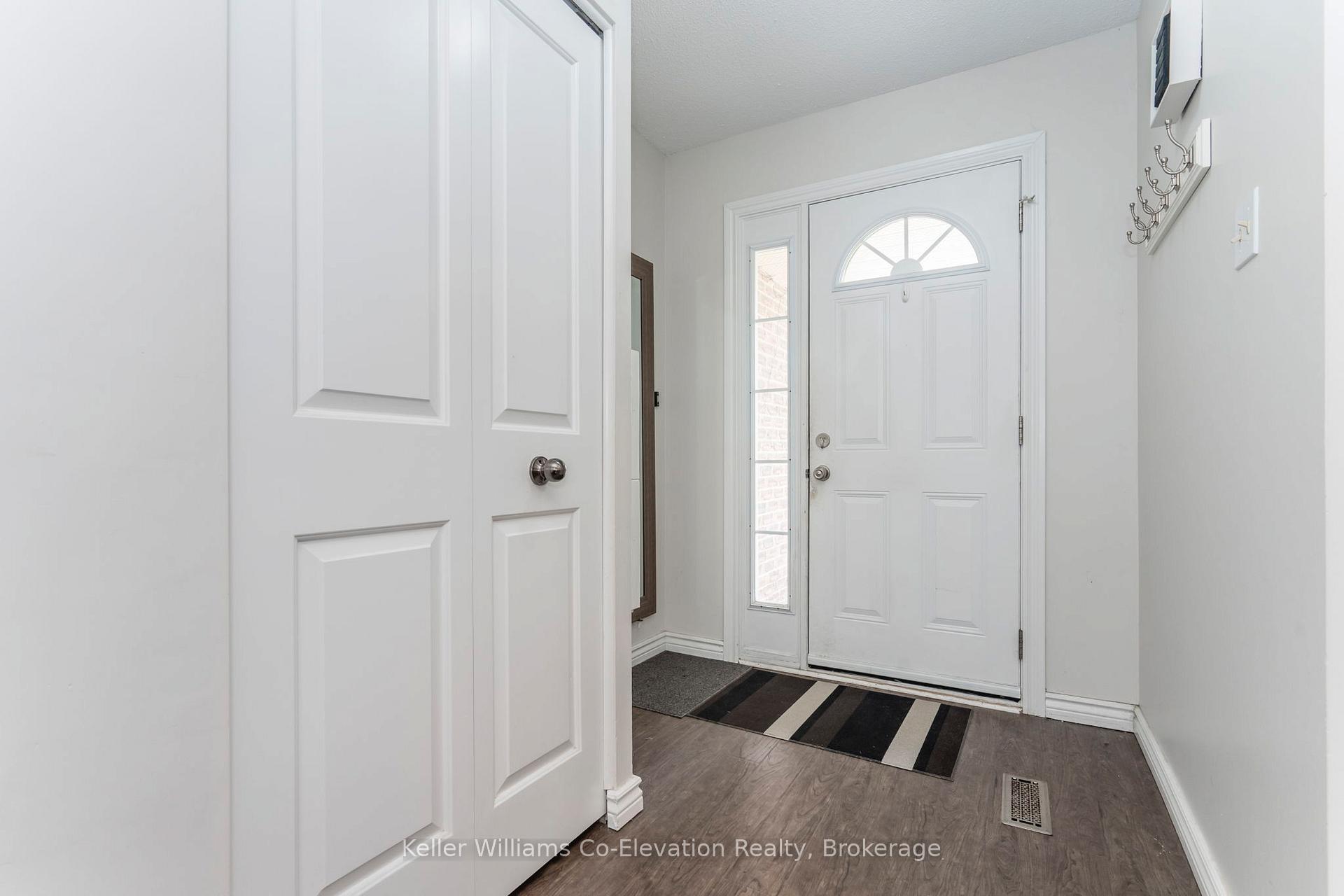 Photo 6 of 25 Fox Run, Barrie, Letitia Heights — HOMEH