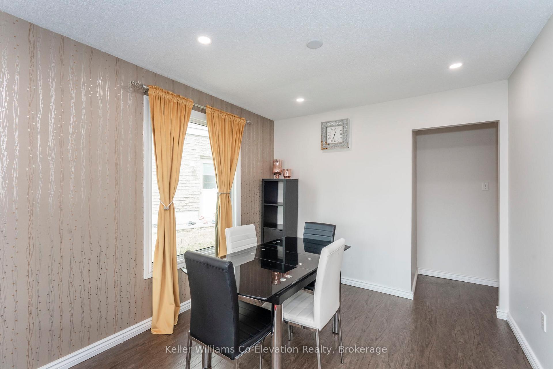 Photo 10 of 25 Fox Run, Barrie, Letitia Heights — HOMEH