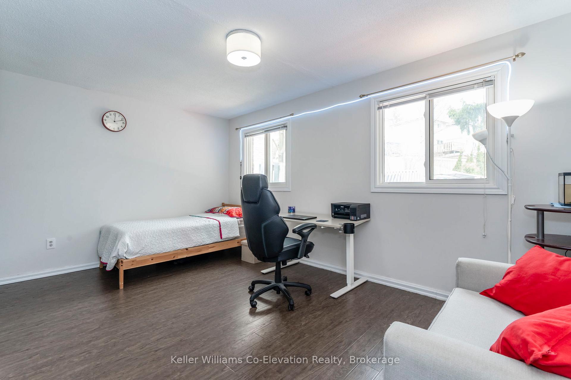Photo 13 of 25 Fox Run, Barrie, Letitia Heights — HOMEH