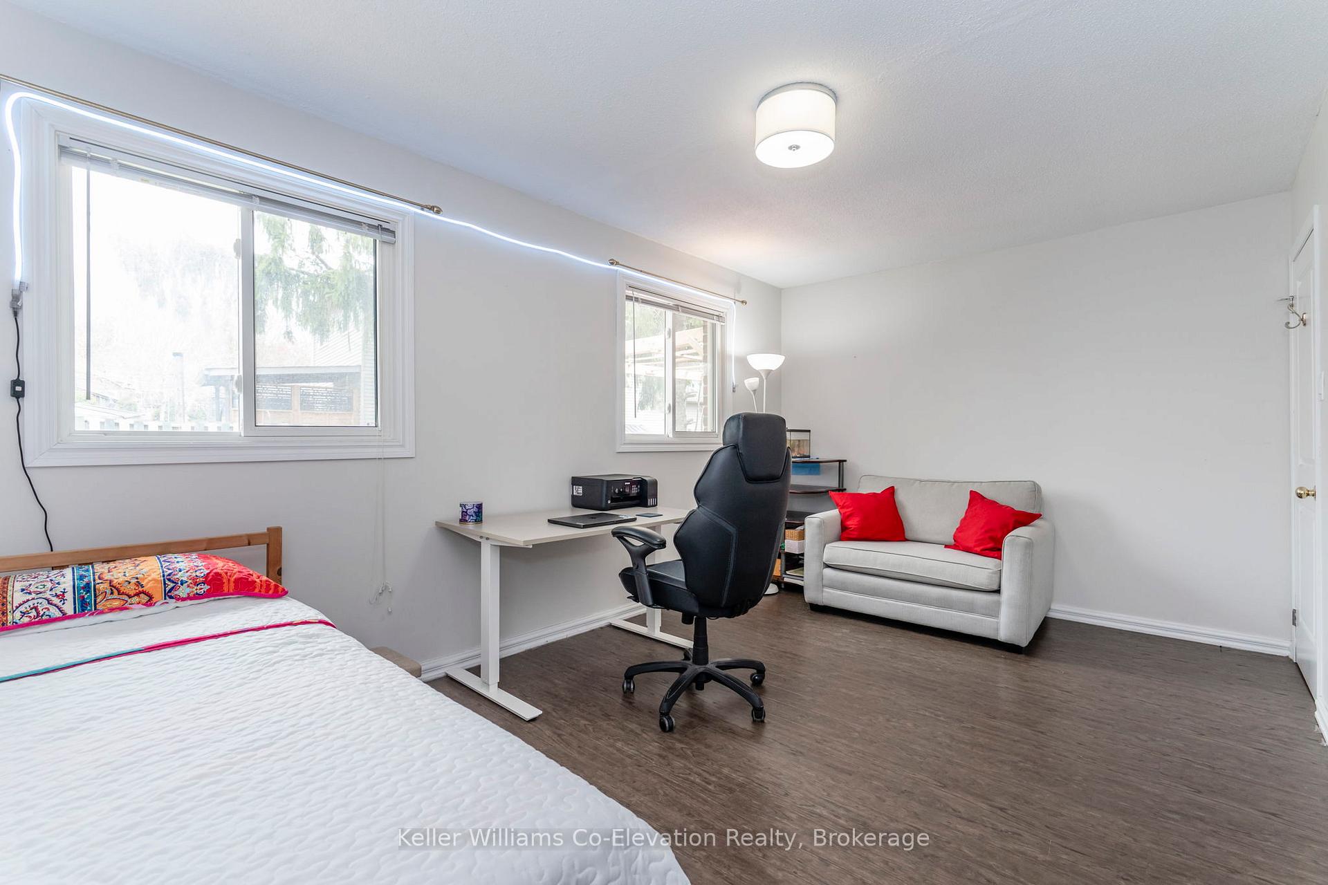 Photo 14 of 25 Fox Run, Barrie, Letitia Heights — HOMEH