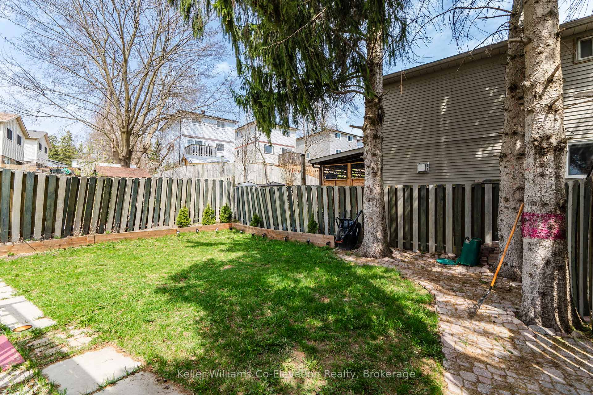 Photo 31 of 25 Fox Run, Barrie, Letitia Heights — HOMEH