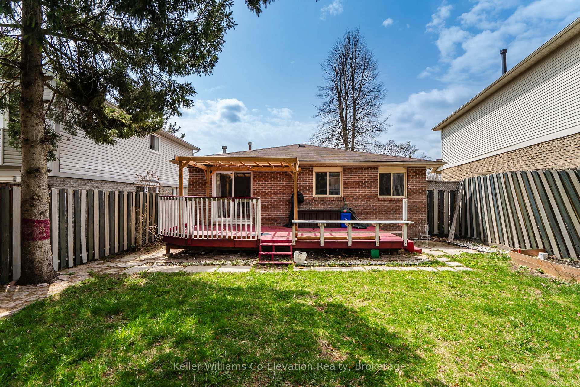 Photo 33 of 25 Fox Run, Barrie, Letitia Heights — HOMEH