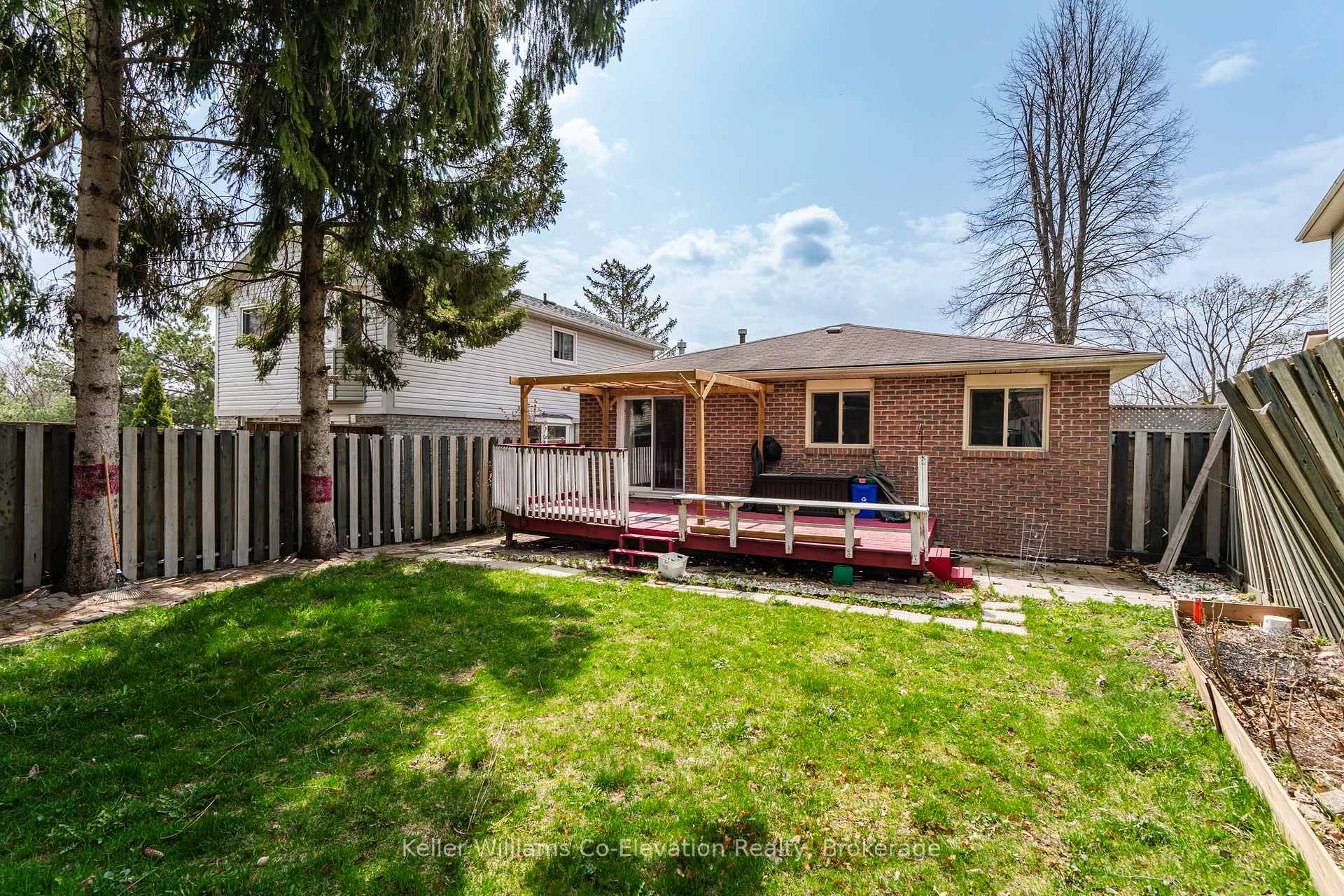 Photo 34 of 25 Fox Run, Barrie, Letitia Heights — HOMEH