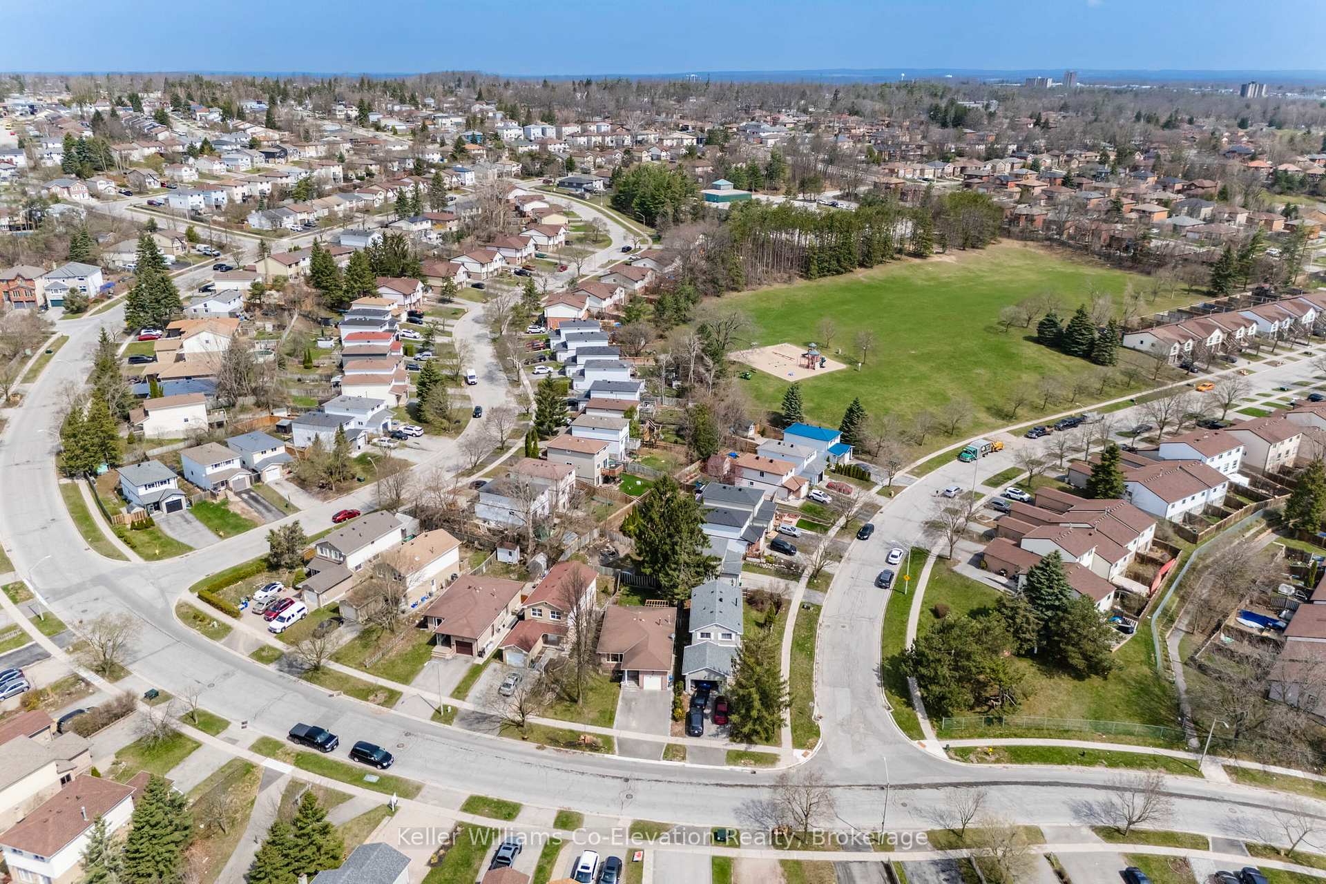 Photo 42 of 25 Fox Run, Barrie, Letitia Heights — HOMEH