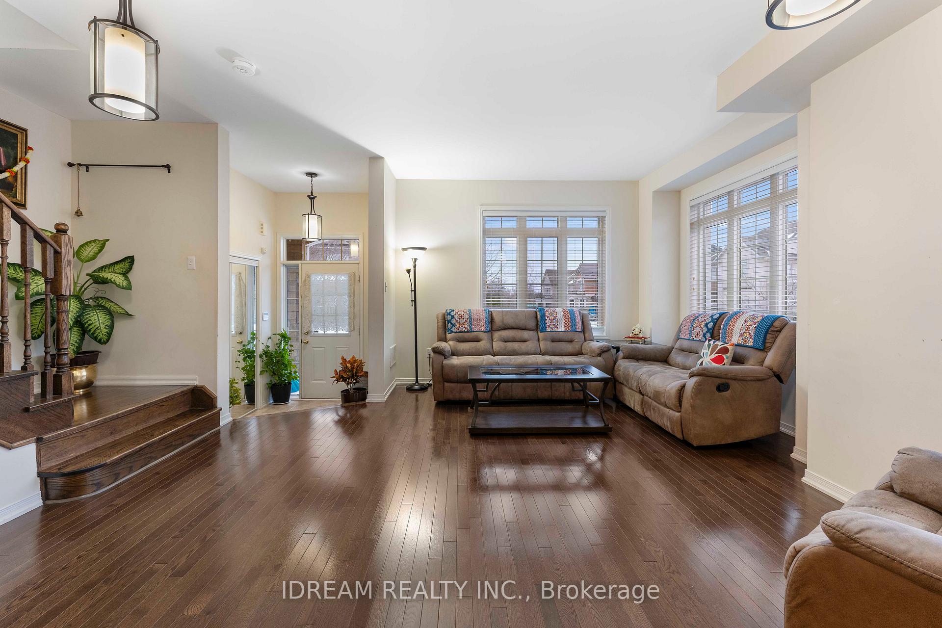 Photo 3 of 80 Fallmeadow Circle, Brampton, Credit Valley — HOMEH