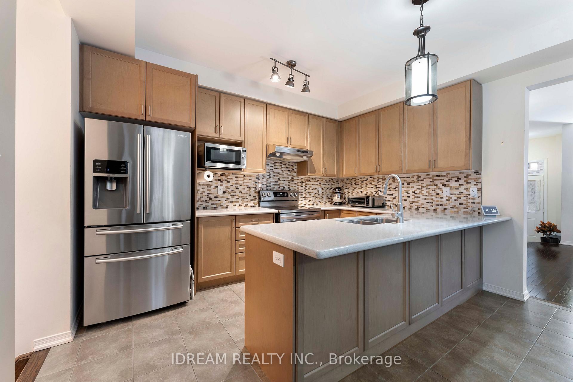 Photo 10 of 80 Fallmeadow Circle, Brampton, Credit Valley — HOMEH