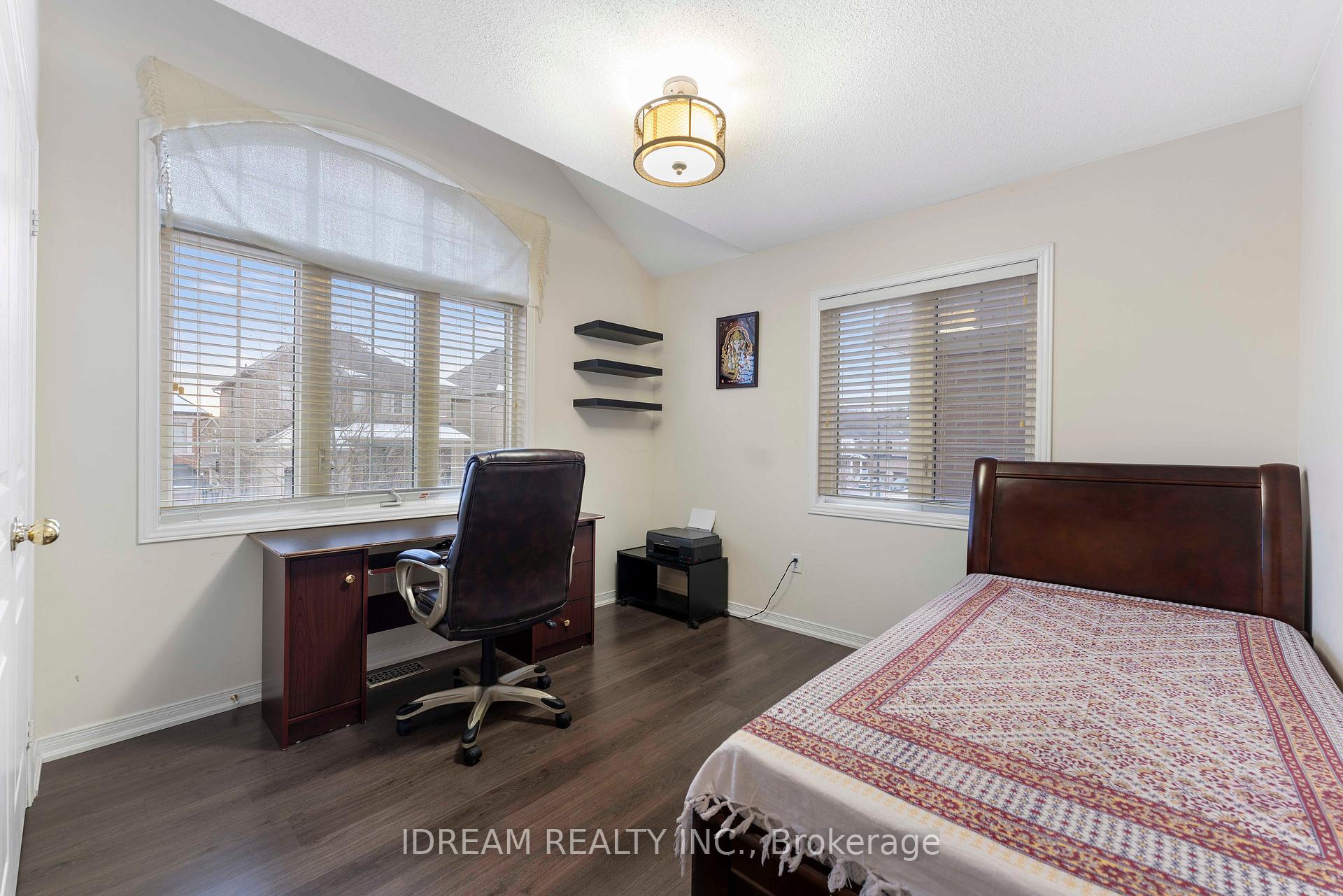 Photo 13 of 80 Fallmeadow Circle, Brampton, Credit Valley — HOMEH