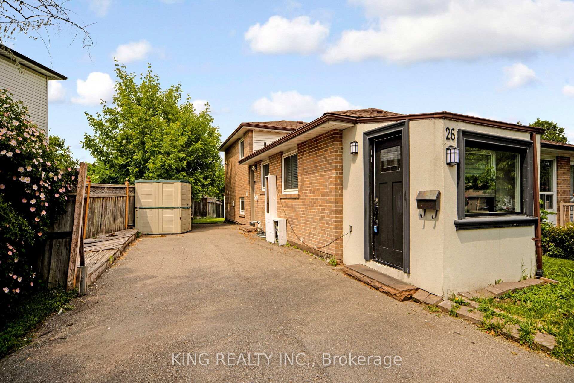 Photo 2 of 26 Davenport Crescent, Brampton, Southgate — HOMEH