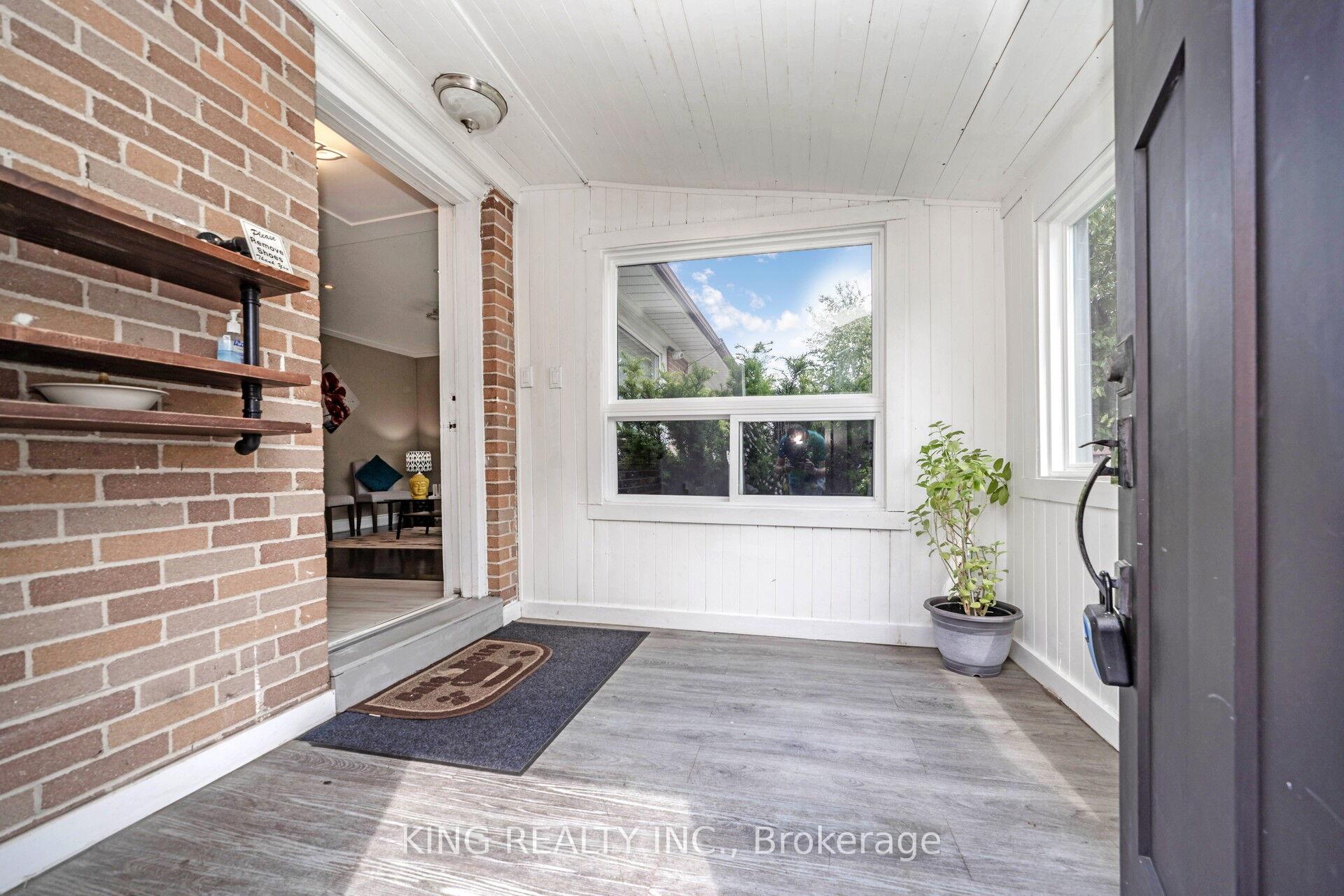 Photo 3 of 26 Davenport Crescent, Brampton, Southgate — HOMEH