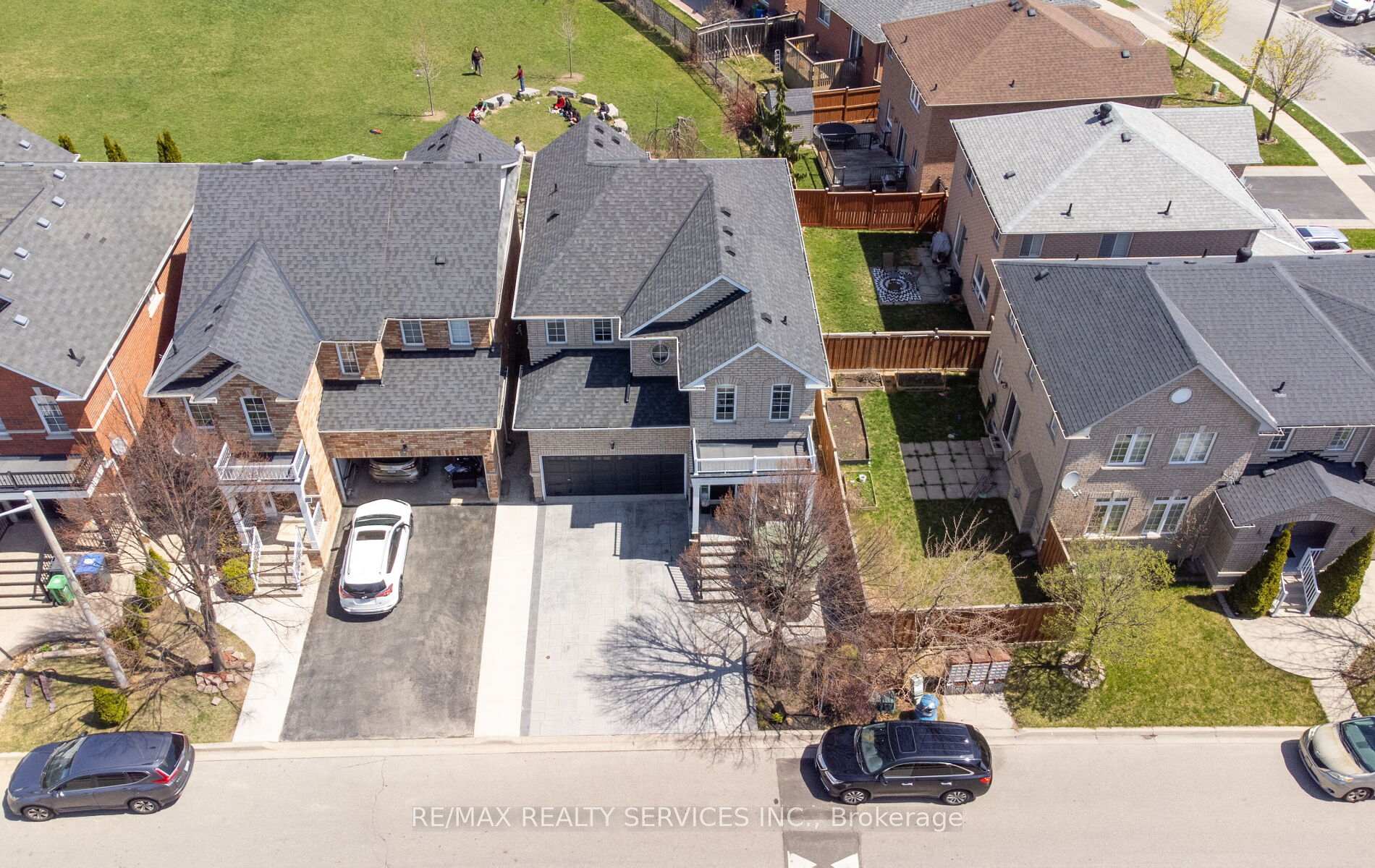 Photo 4 of 3 Beavervalley Drive, Brampton, Fletcher's Meadow — HOMEH
