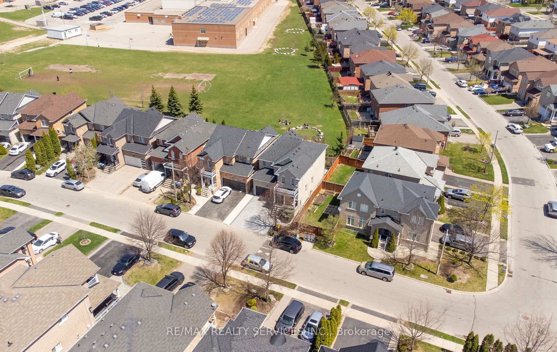Photo 44 of 3 Beavervalley Drive, Brampton, Fletcher's Meadow — HOMEH