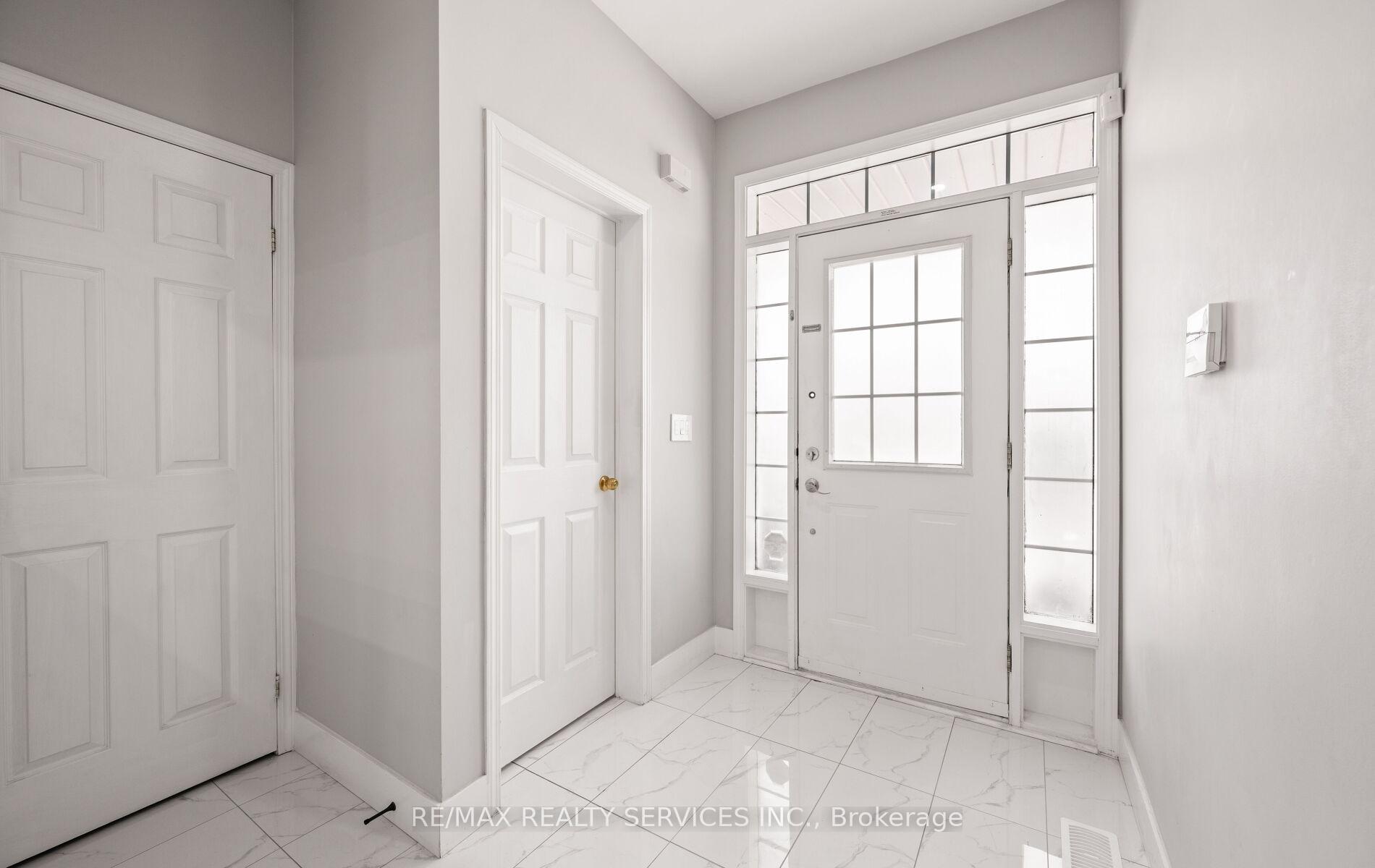 Photo 2 of 3 Beavervalley Drive, Brampton, Fletcher's Meadow — HOMEH