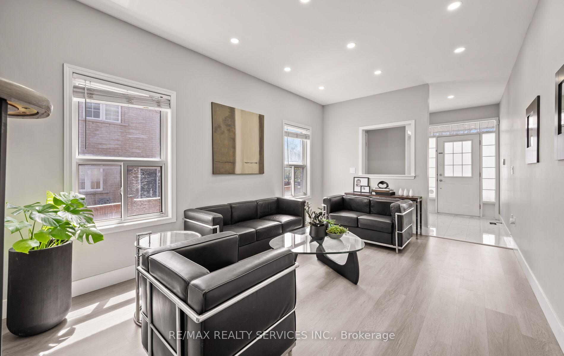 Photo 7 of 3 Beavervalley Drive, Brampton, Fletcher's Meadow — HOMEH