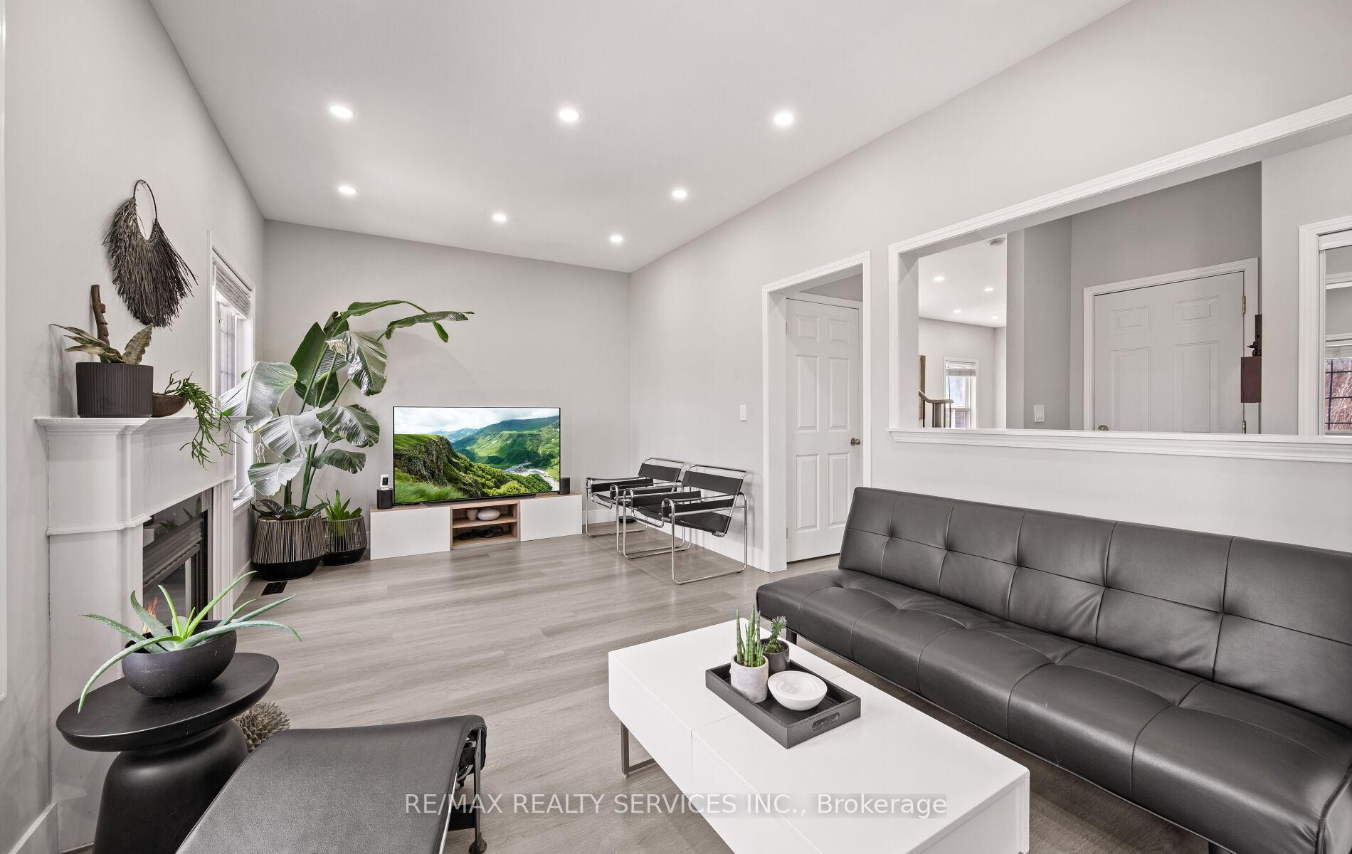 Photo 8 of 3 Beavervalley Drive, Brampton, Fletcher's Meadow — HOMEH