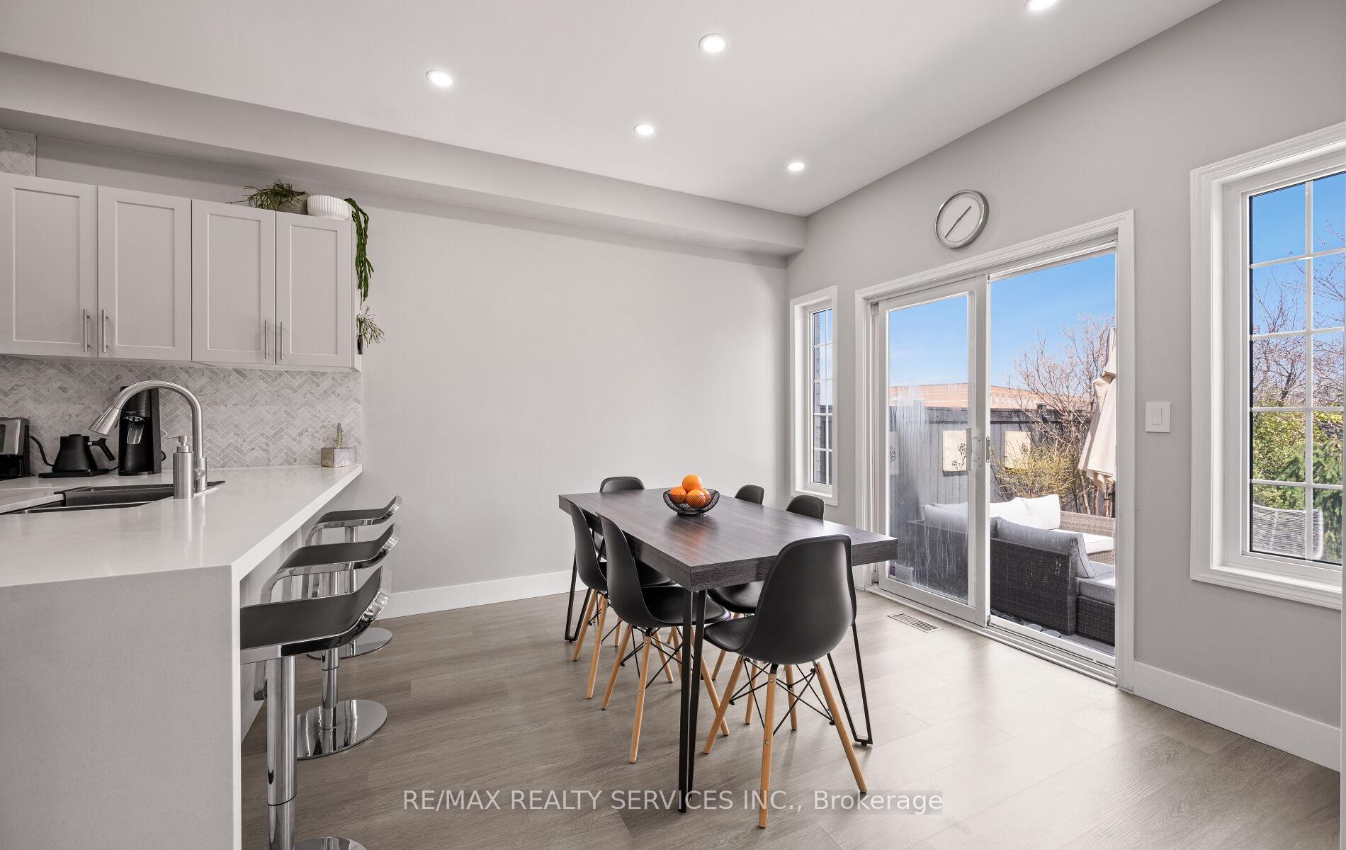 Photo 5 of 3 Beavervalley Drive, Brampton, Fletcher's Meadow — HOMEH