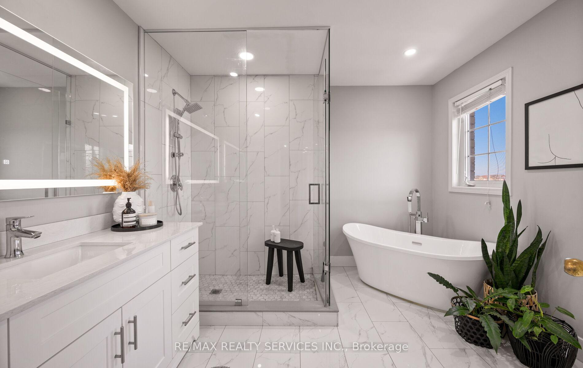 Photo 10 of 3 Beavervalley Drive, Brampton, Fletcher's Meadow — HOMEH