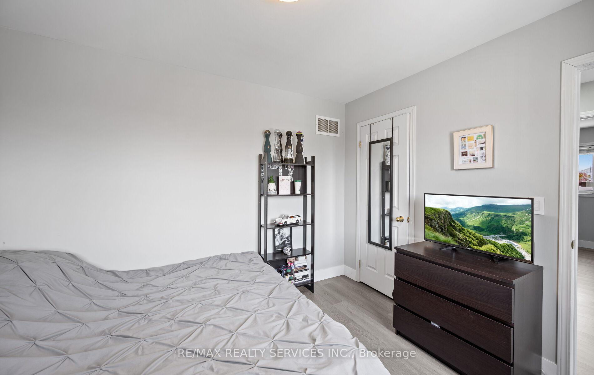 Photo 33 of 3 Beavervalley Drive, Brampton, Fletcher's Meadow — HOMEH