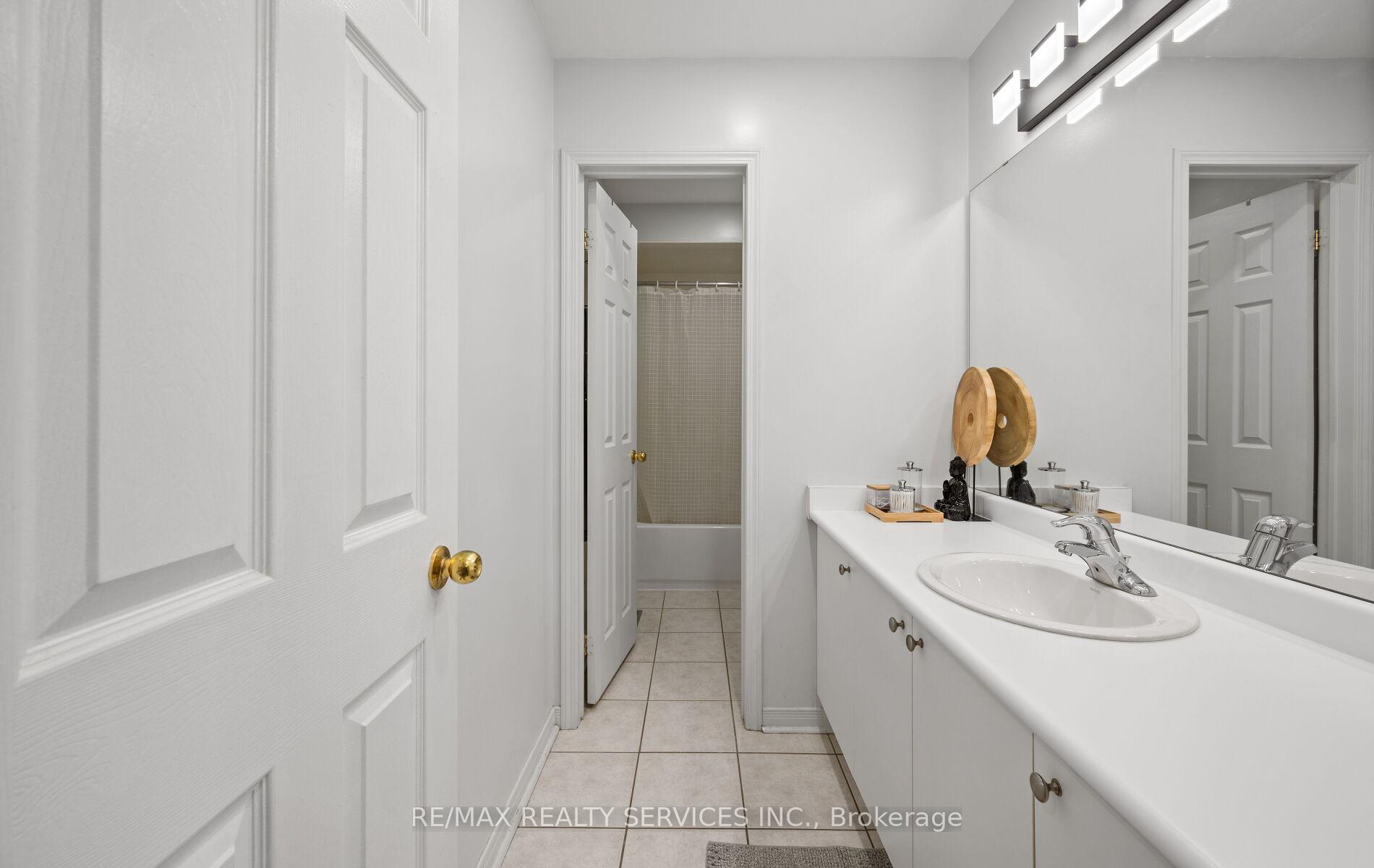 Photo 39 of 3 Beavervalley Drive, Brampton, Fletcher's Meadow — HOMEH