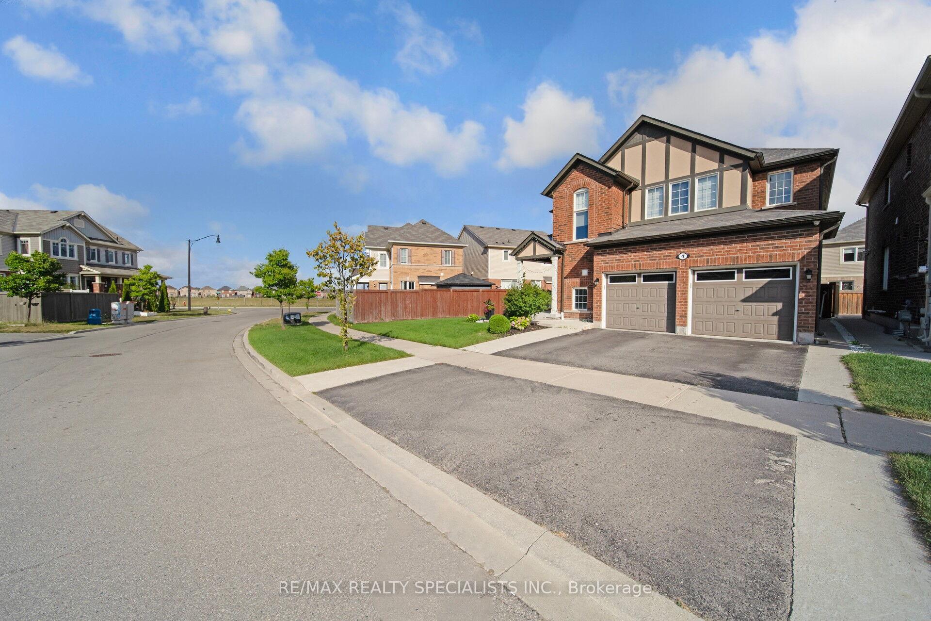 Photo 2 of 4 Stedford Crescent, Brampton, Northwest Brampton — HOMEH