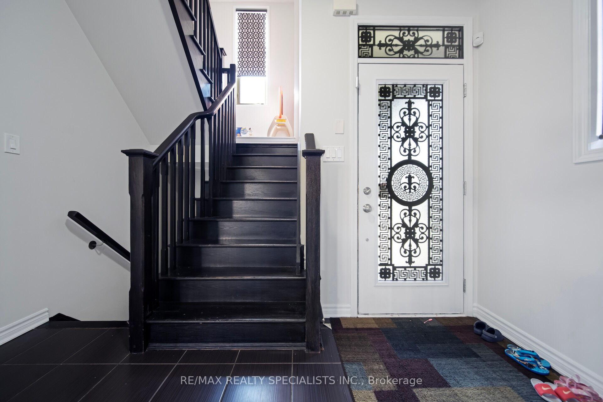 Photo 6 of 4 Stedford Crescent, Brampton, Northwest Brampton — HOMEH