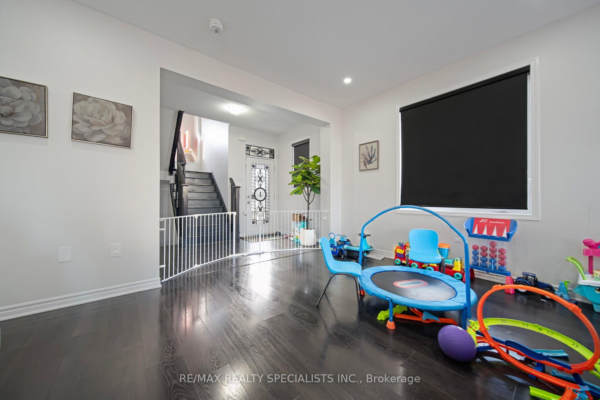 Photo 7 of 4 Stedford Crescent, Brampton, Northwest Brampton — HOMEH