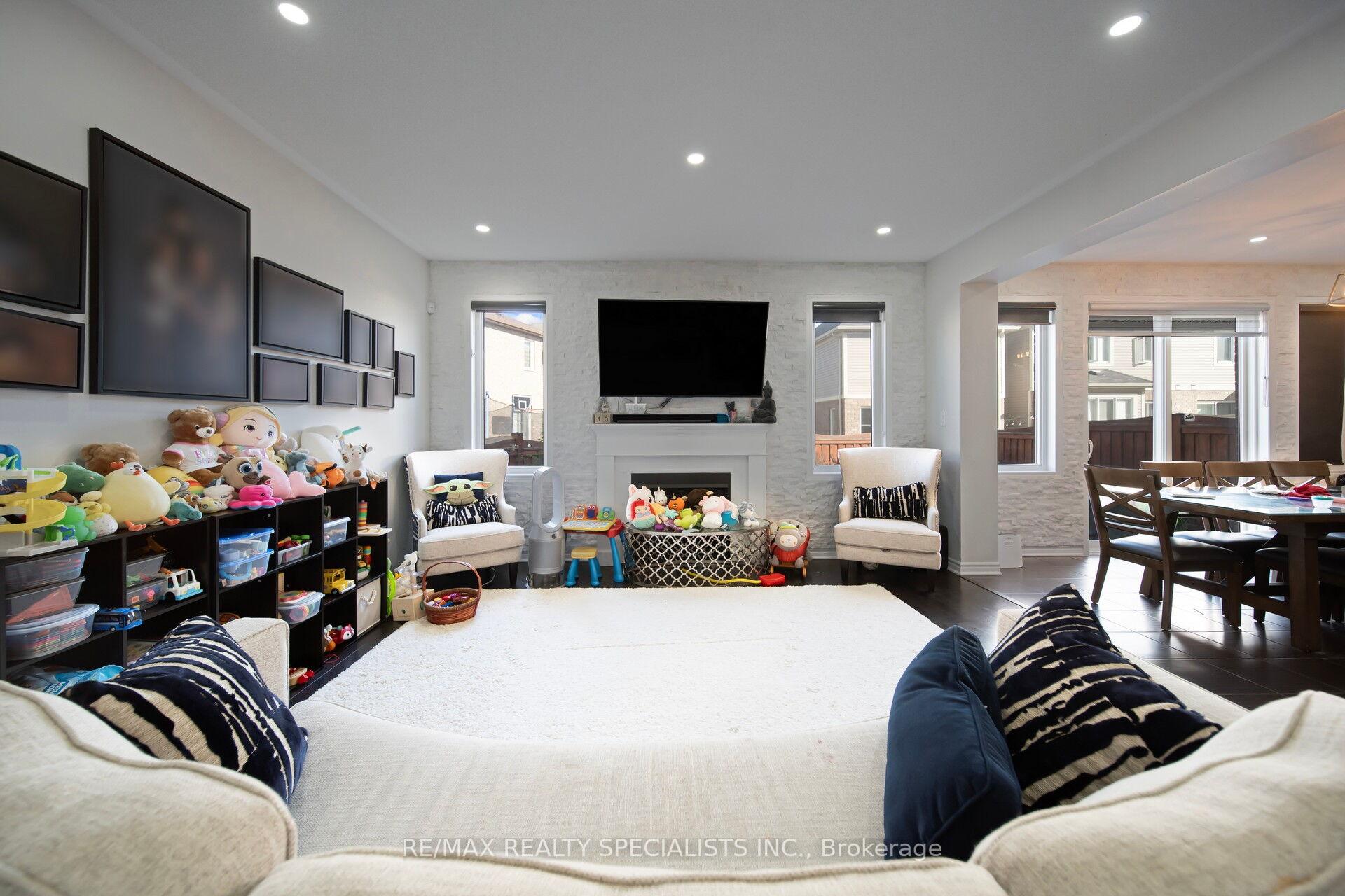 Photo 8 of 4 Stedford Crescent, Brampton, Northwest Brampton — HOMEH