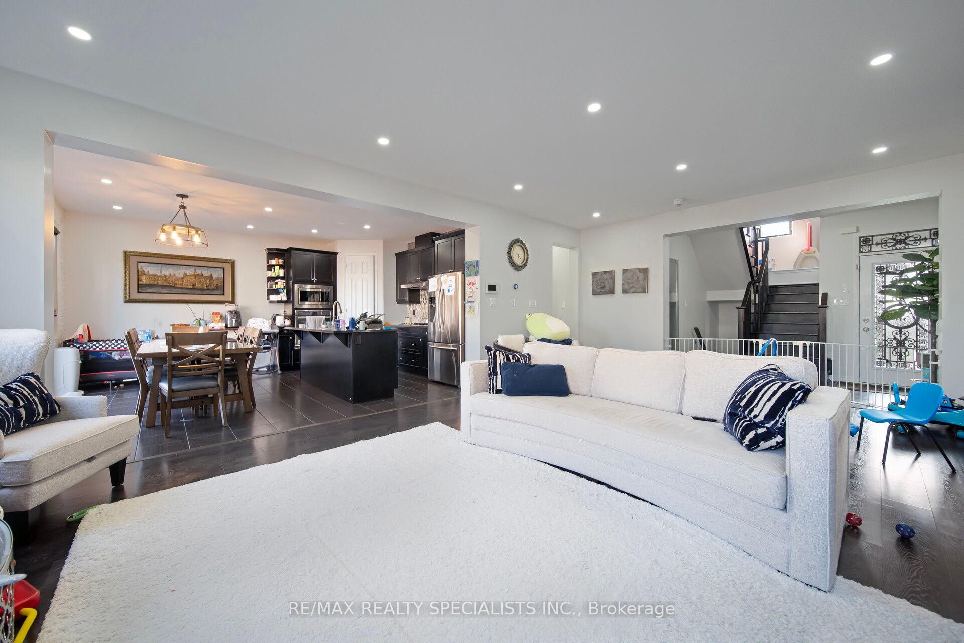 Photo 9 of 4 Stedford Crescent, Brampton, Northwest Brampton — HOMEH