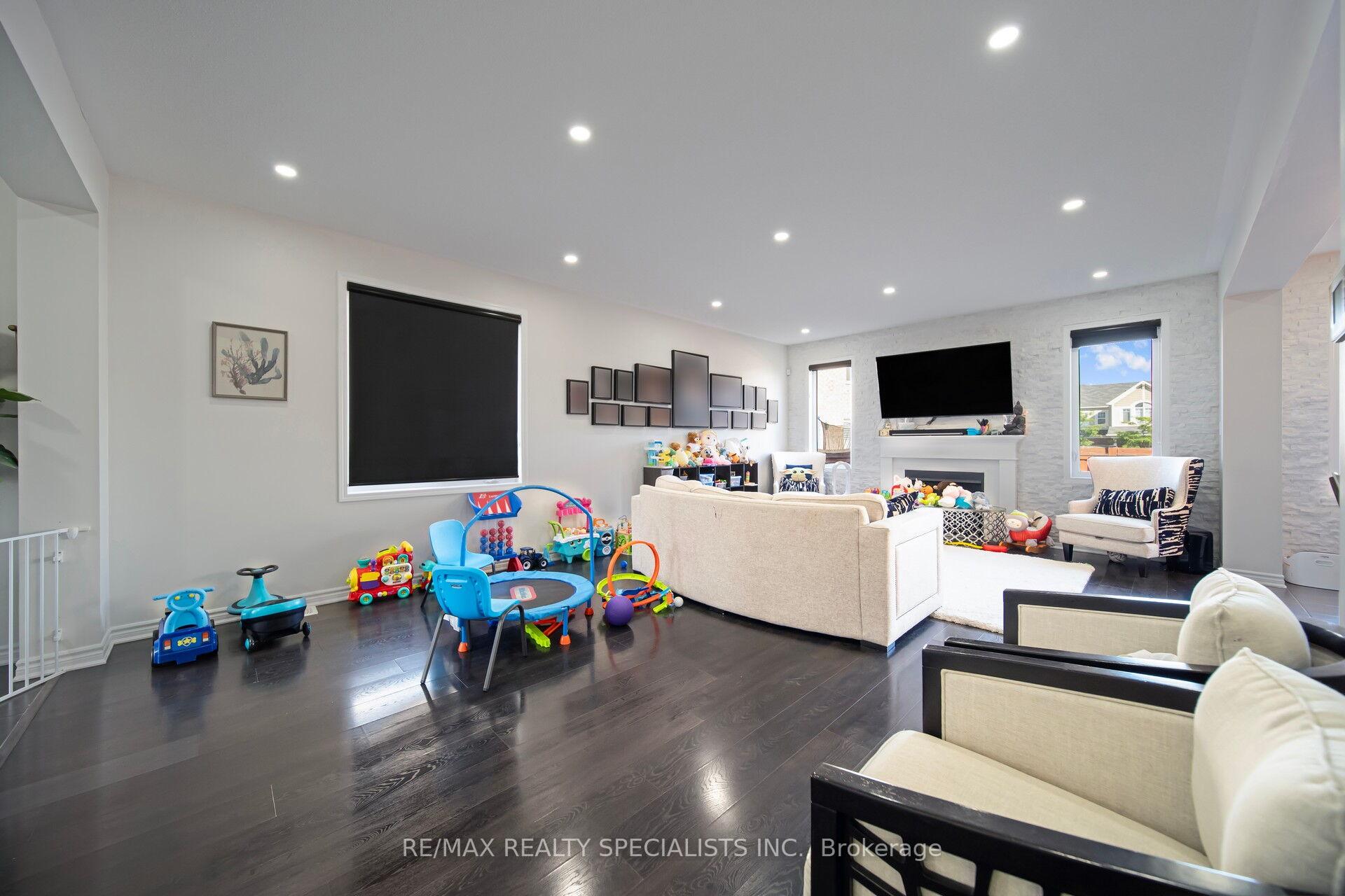 Photo 10 of 4 Stedford Crescent, Brampton, Northwest Brampton — HOMEH