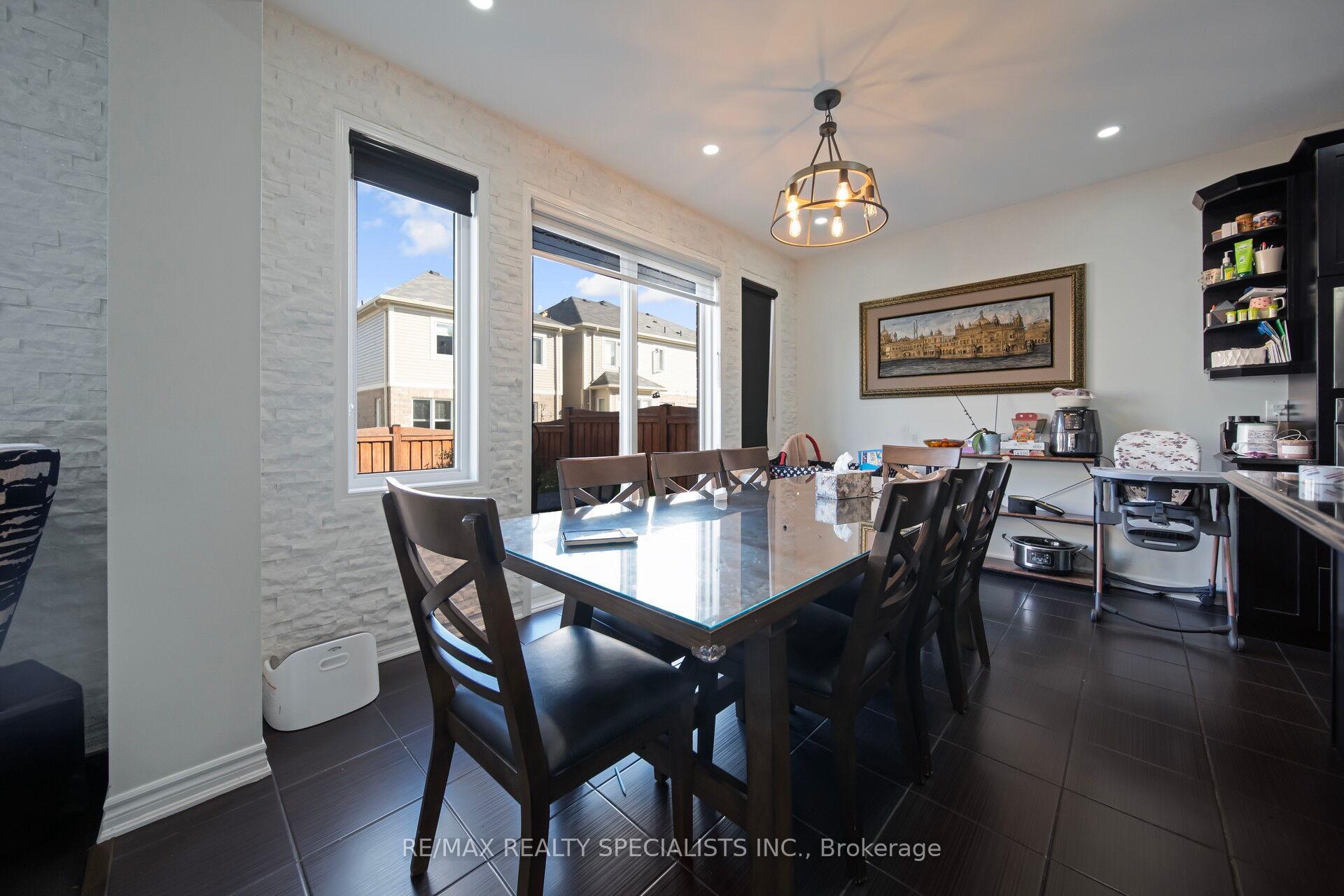 Photo 11 of 4 Stedford Crescent, Brampton, Northwest Brampton — HOMEH