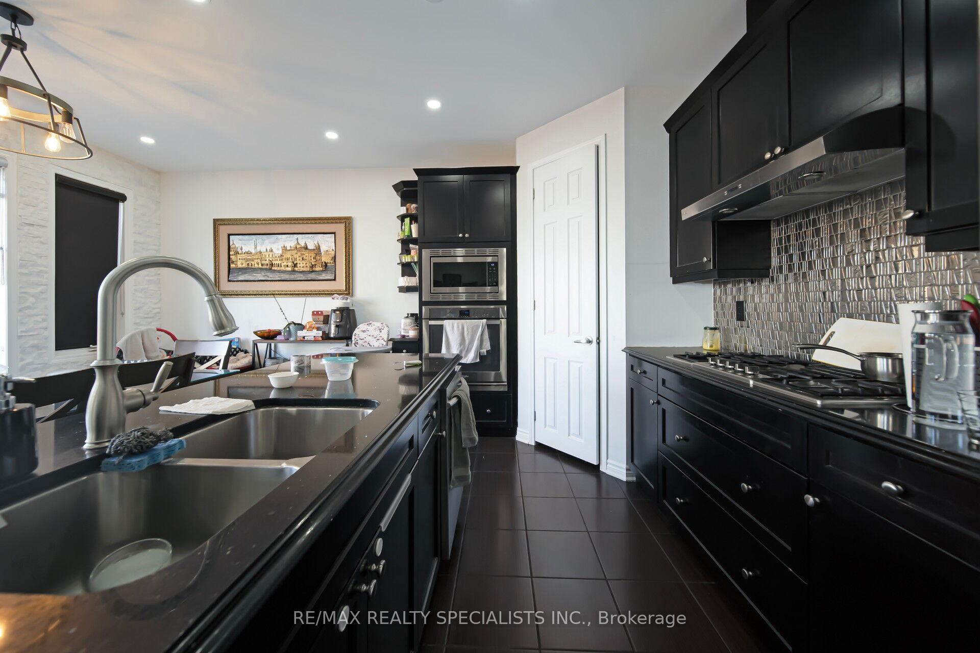 Photo 14 of 4 Stedford Crescent, Brampton, Northwest Brampton — HOMEH