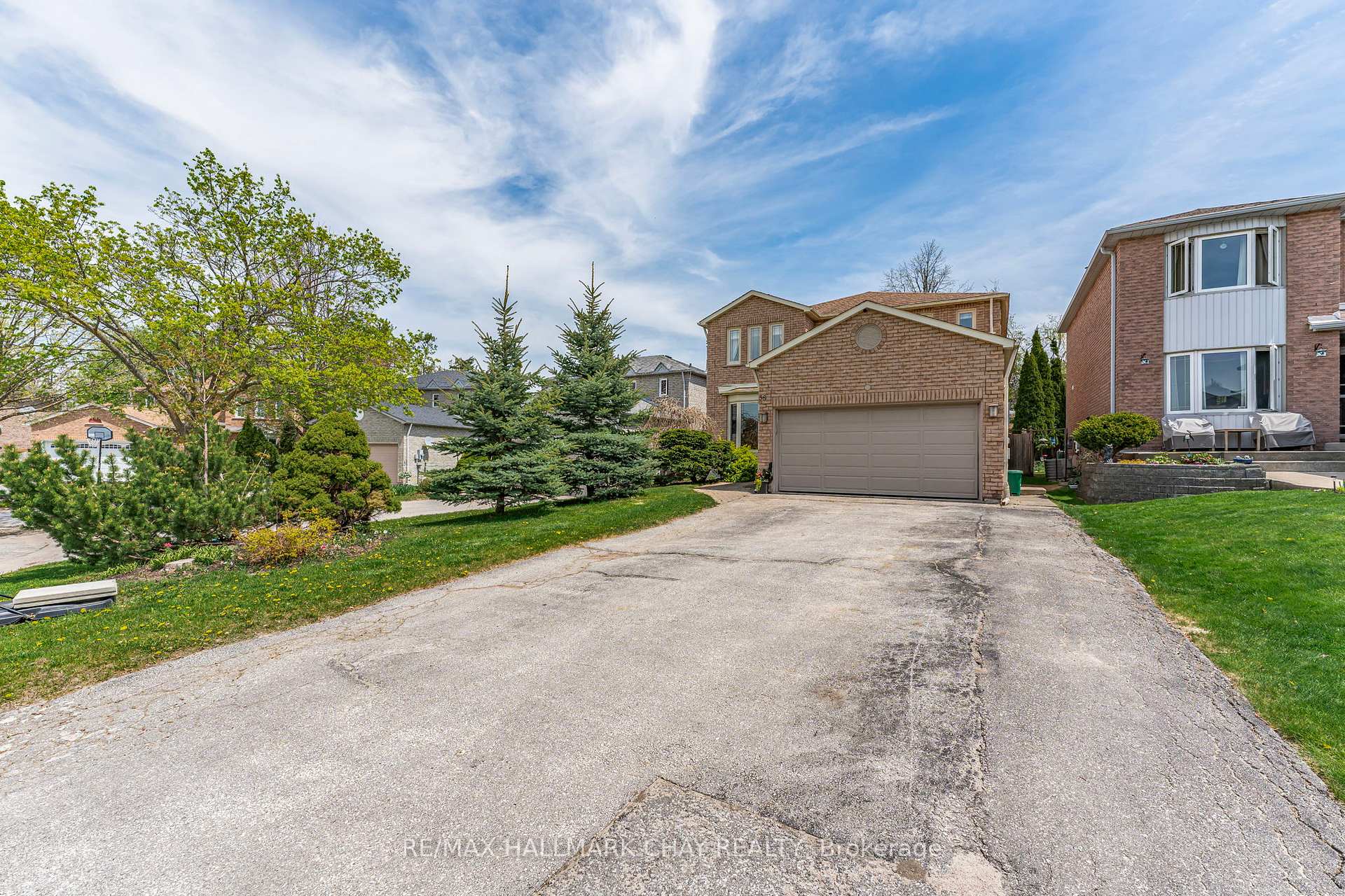 Photo 2 of 58 Carruthers Crescent, Barrie, Grove East — HOMEH