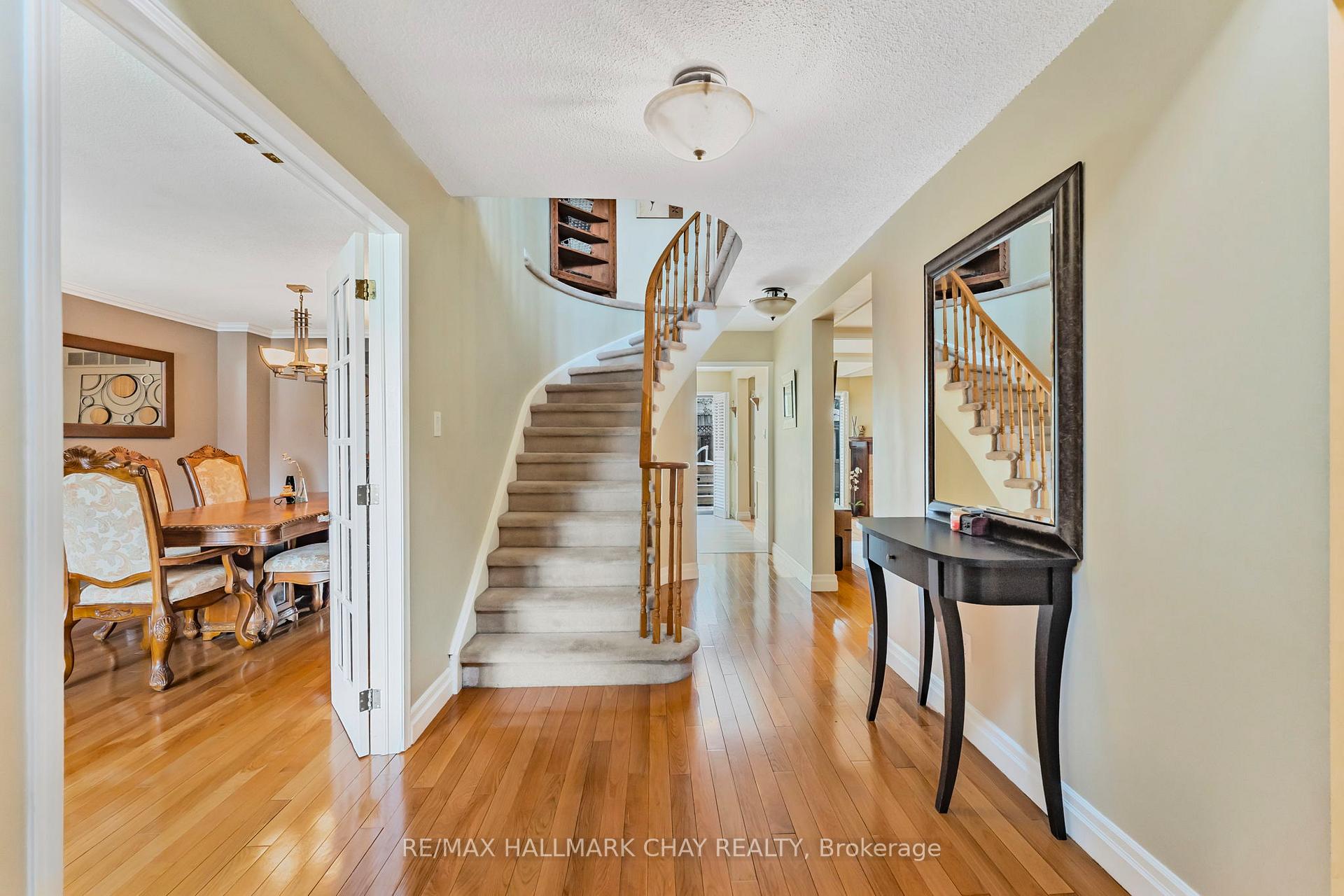 Photo 4 of 58 Carruthers Crescent, Barrie, Grove East — HOMEH