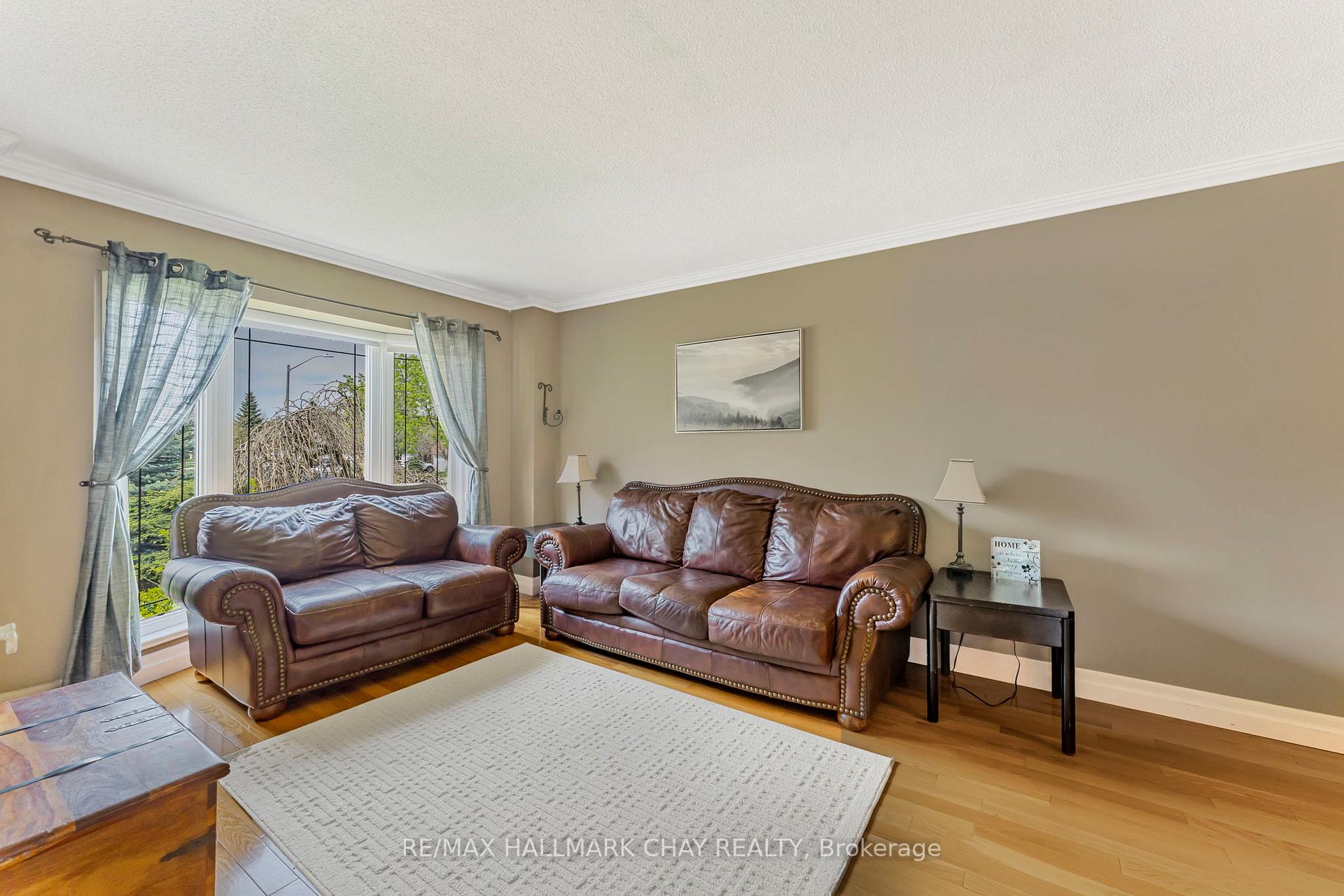 Photo 5 of 58 Carruthers Crescent, Barrie, Grove East — HOMEH