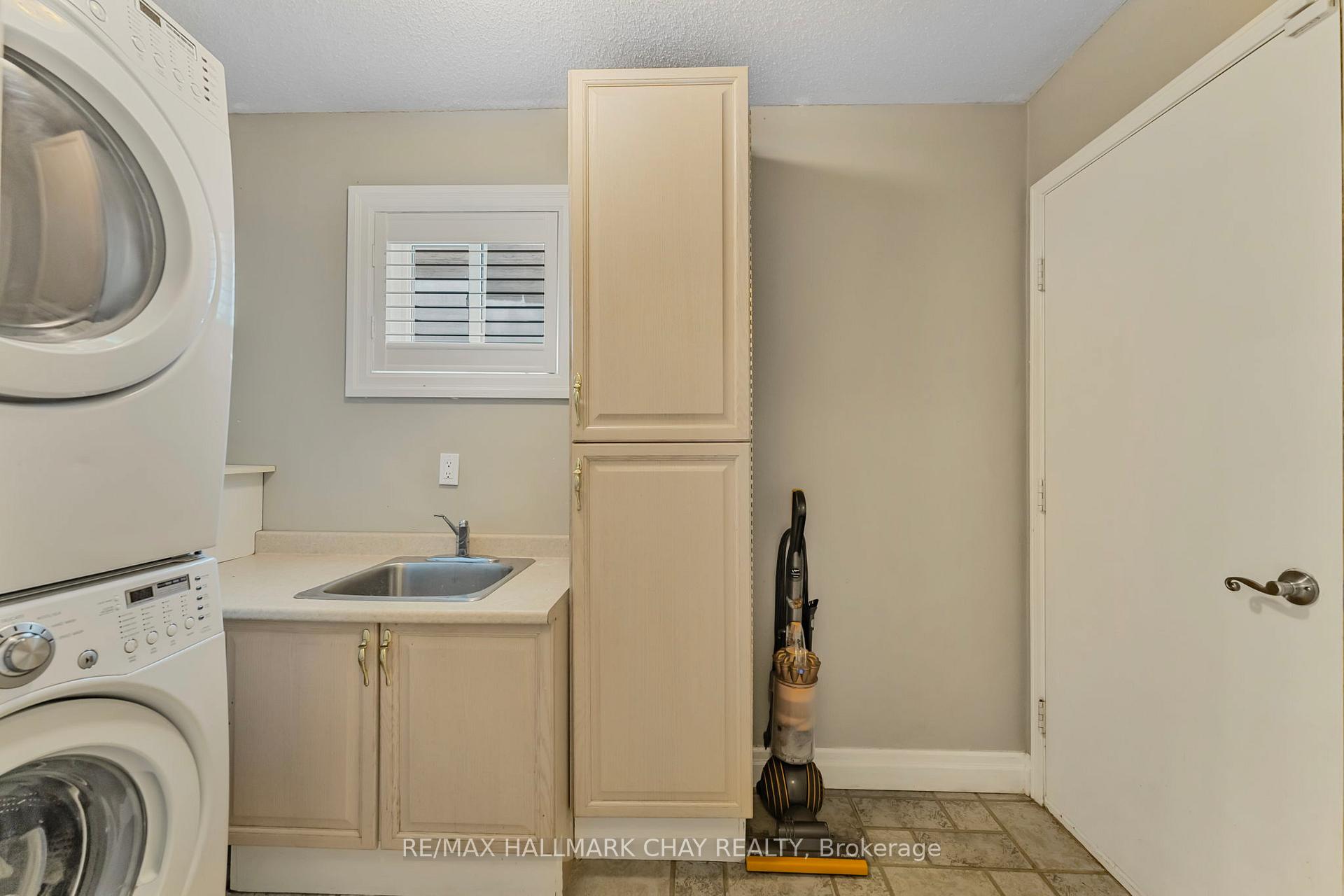 Photo 21 of 58 Carruthers Crescent, Barrie, Grove East — HOMEH