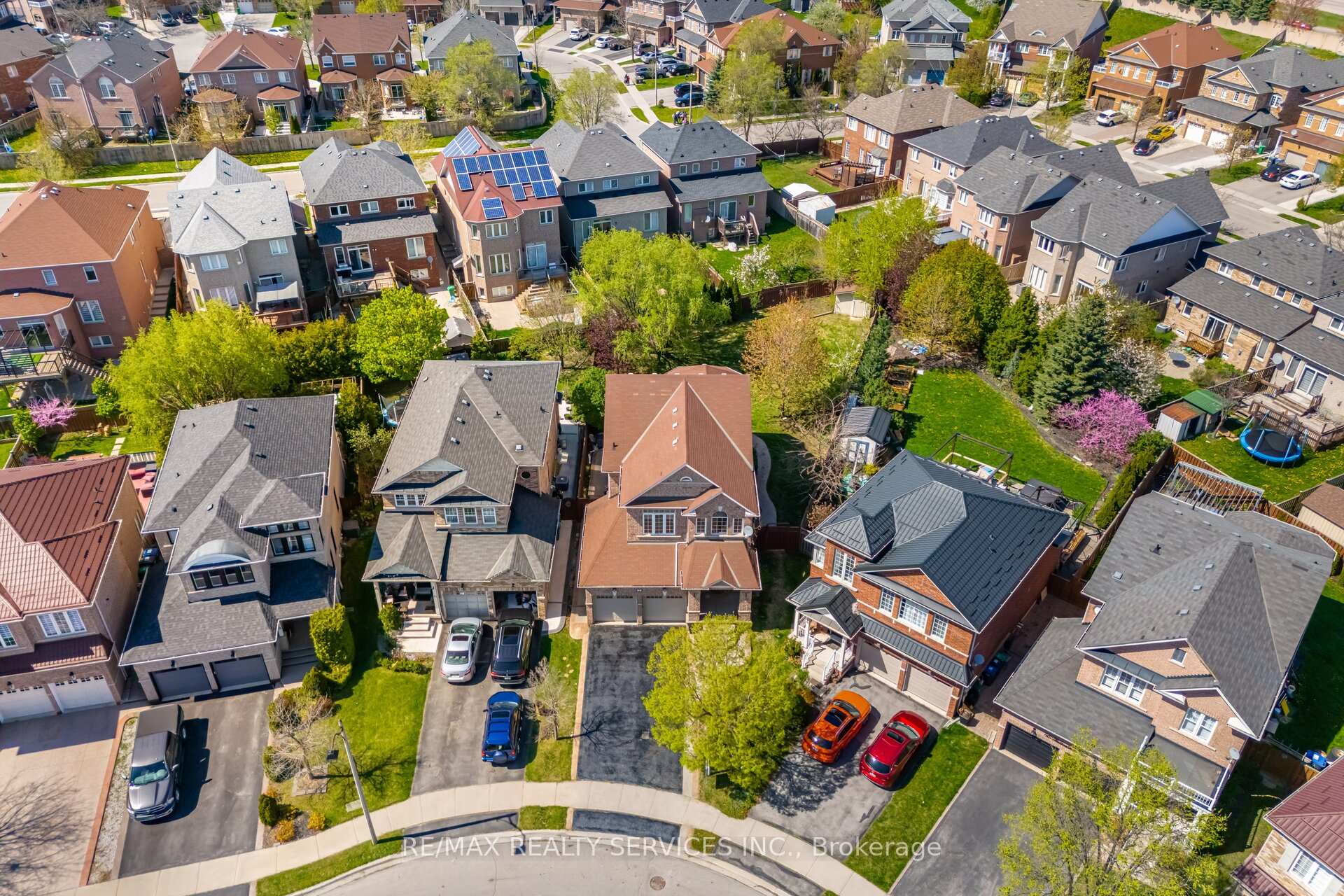 Photo 2 of 69 Harbourtown Crescent, Brampton, Madoc — HOMEH