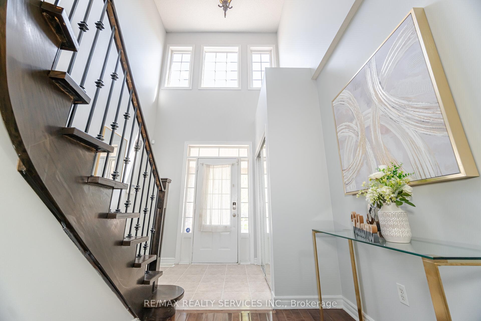 Photo 4 of 69 Harbourtown Crescent, Brampton, Madoc — HOMEH