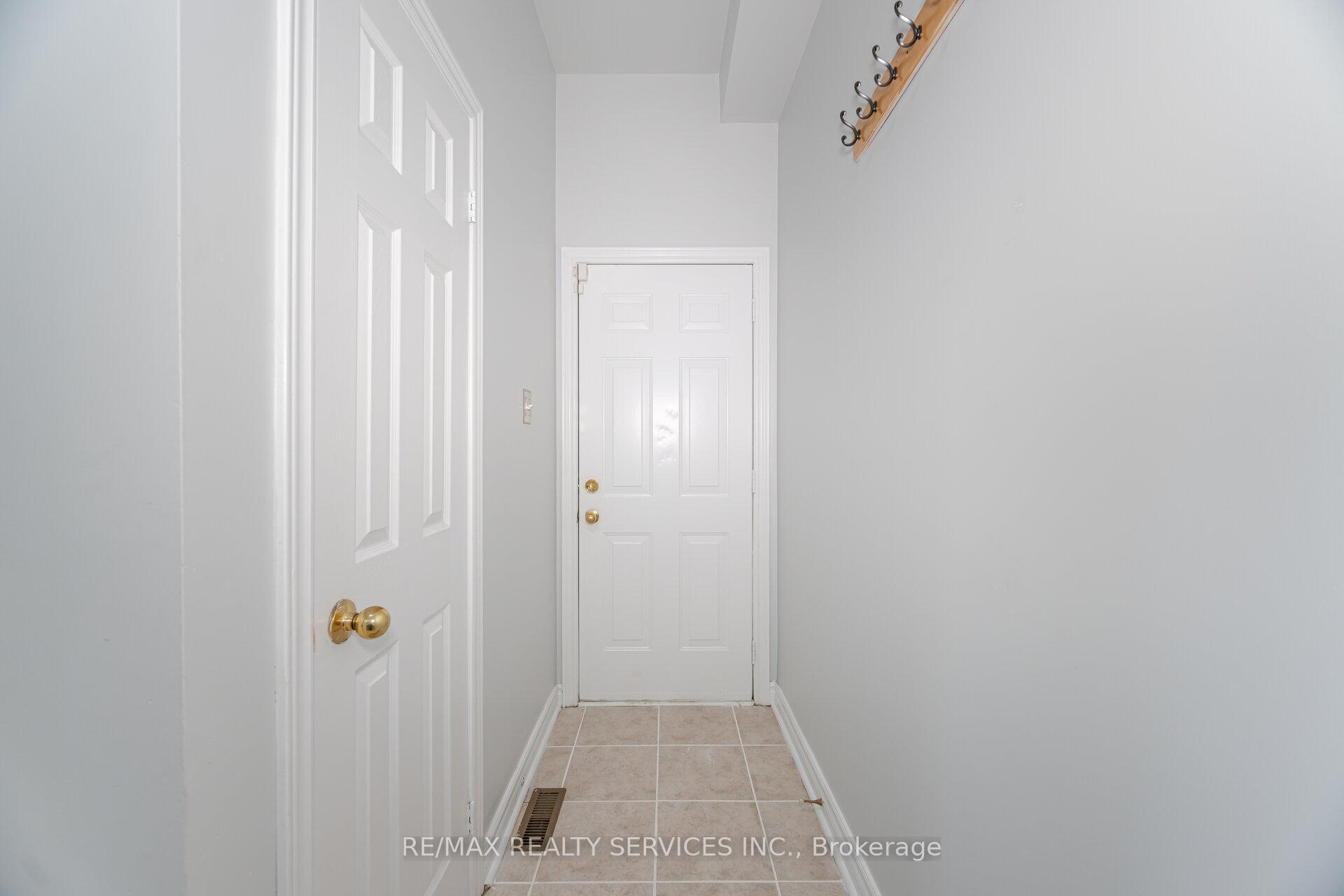 Photo 18 of 69 Harbourtown Crescent, Brampton, Madoc — HOMEH