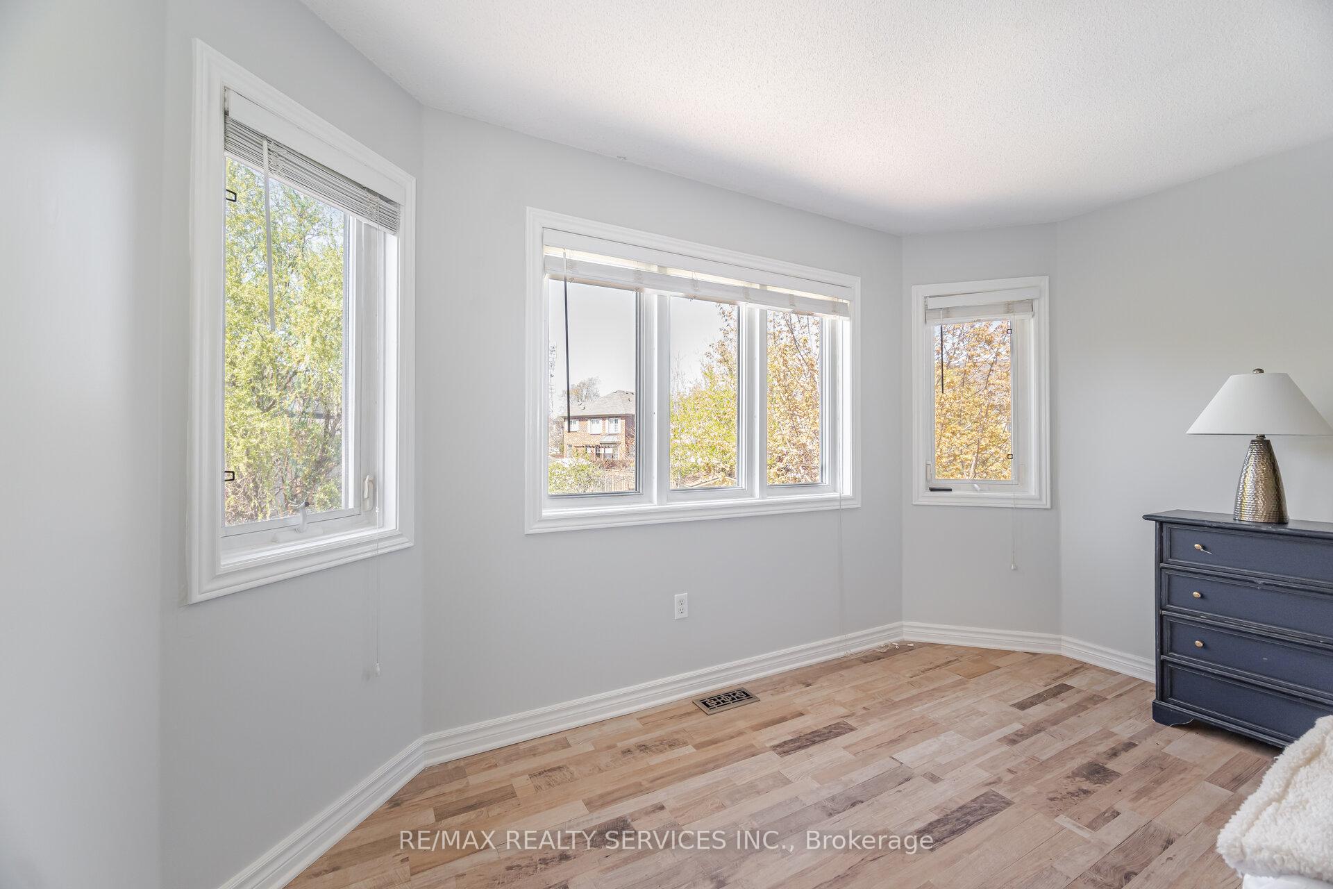 Photo 22 of 69 Harbourtown Crescent, Brampton, Madoc — HOMEH