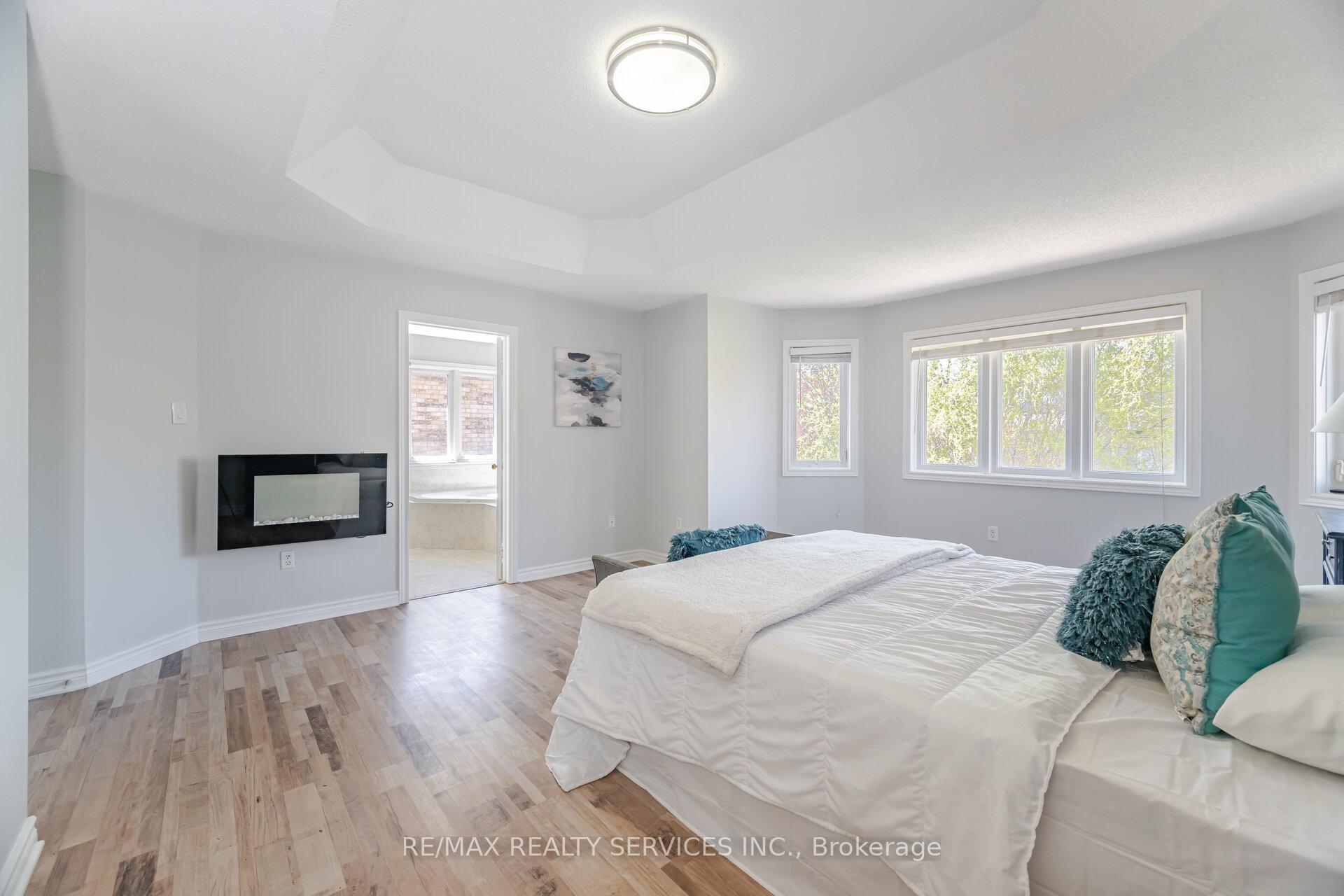 Photo 25 of 69 Harbourtown Crescent, Brampton, Madoc — HOMEH