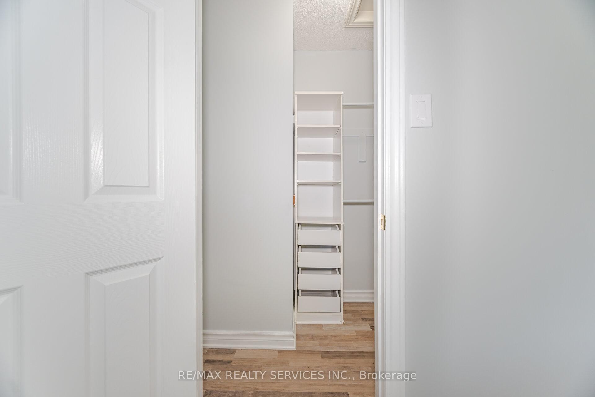 Photo 28 of 69 Harbourtown Crescent, Brampton, Madoc — HOMEH