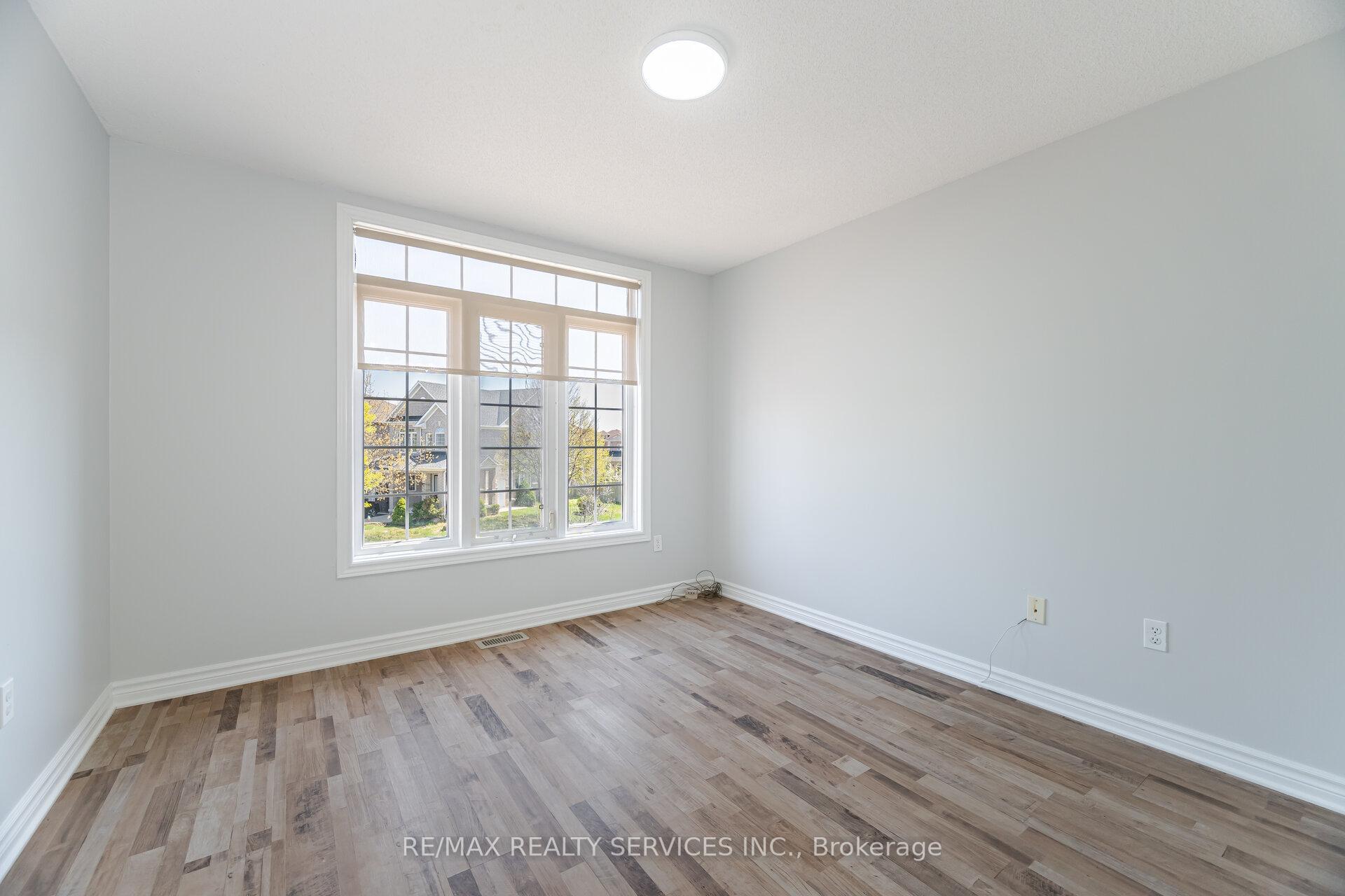 Photo 29 of 69 Harbourtown Crescent, Brampton, Madoc — HOMEH