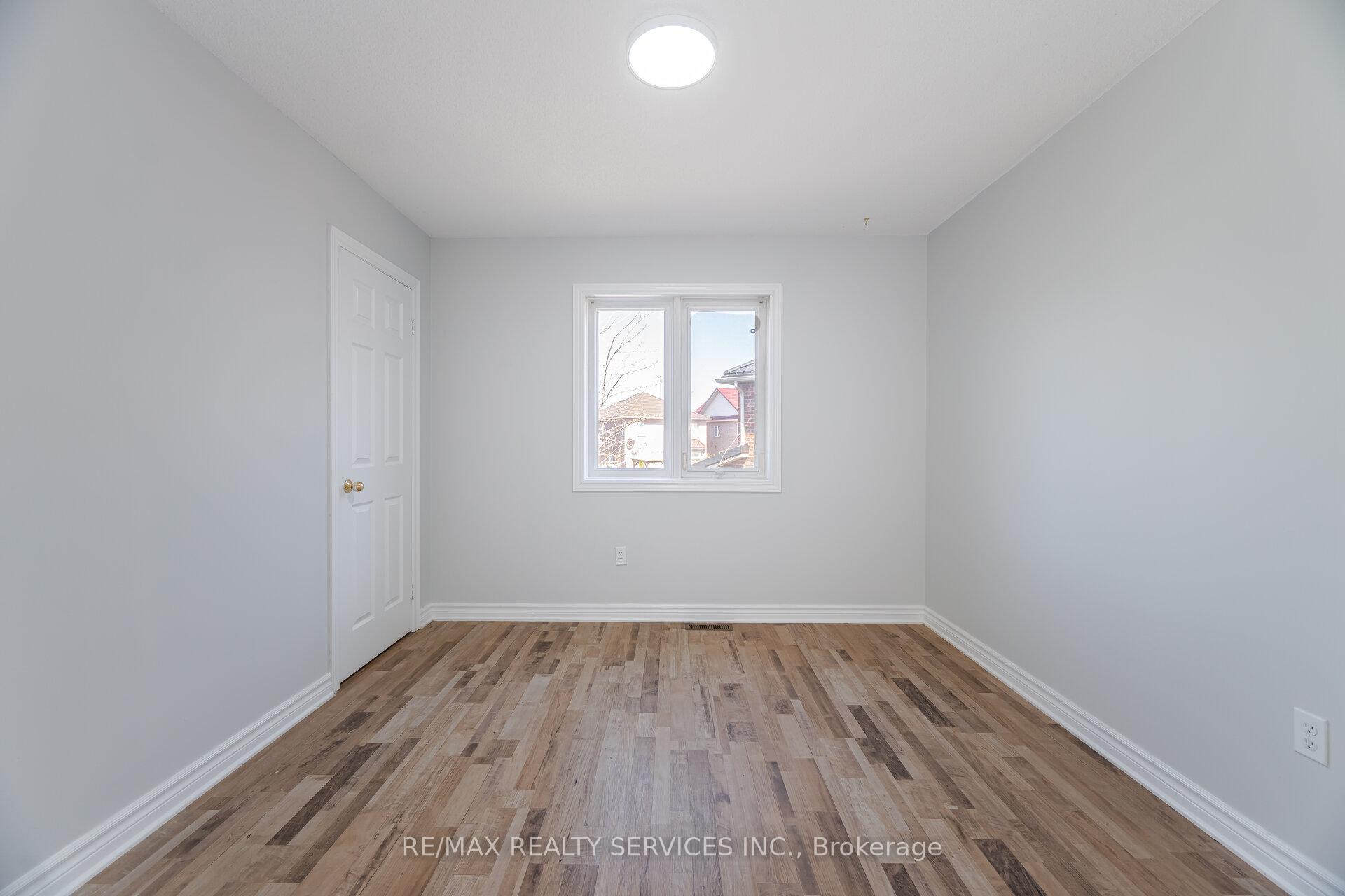 Photo 31 of 69 Harbourtown Crescent, Brampton, Madoc — HOMEH