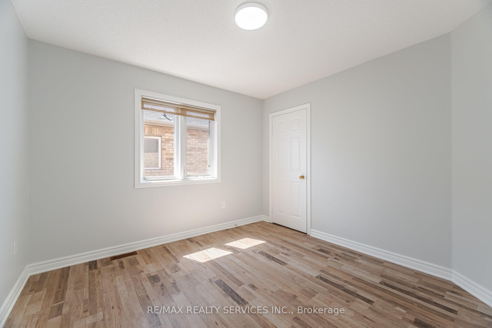 Photo 33 of 69 Harbourtown Crescent, Brampton, Madoc — HOMEH